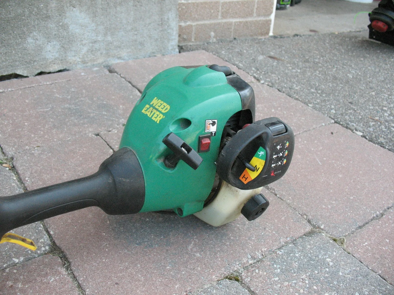 Weed Eater Gas Powered String Grass Trimmer image indicator(7)