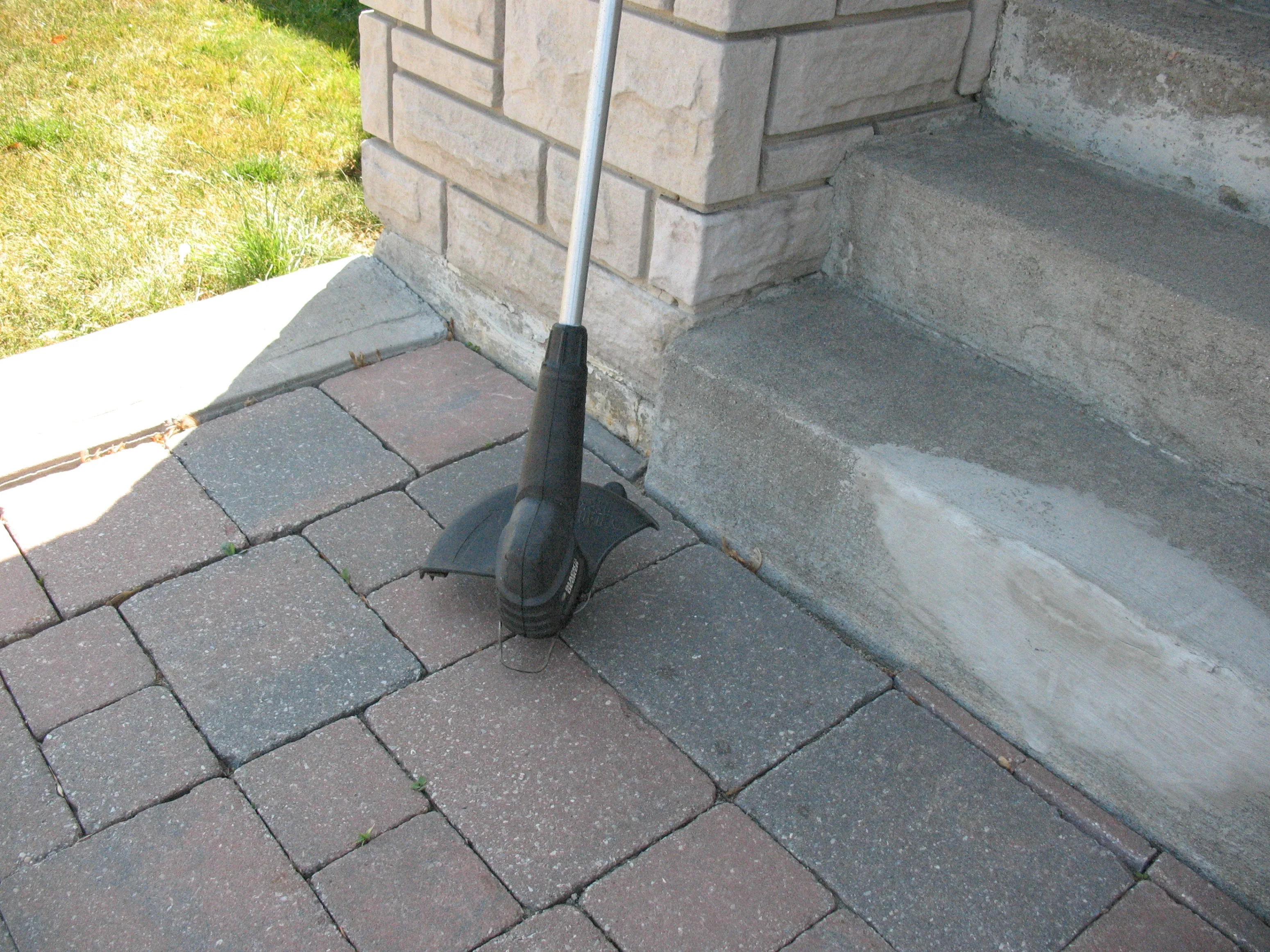 Black and Decker Corded Grass Trimmer thumbnail