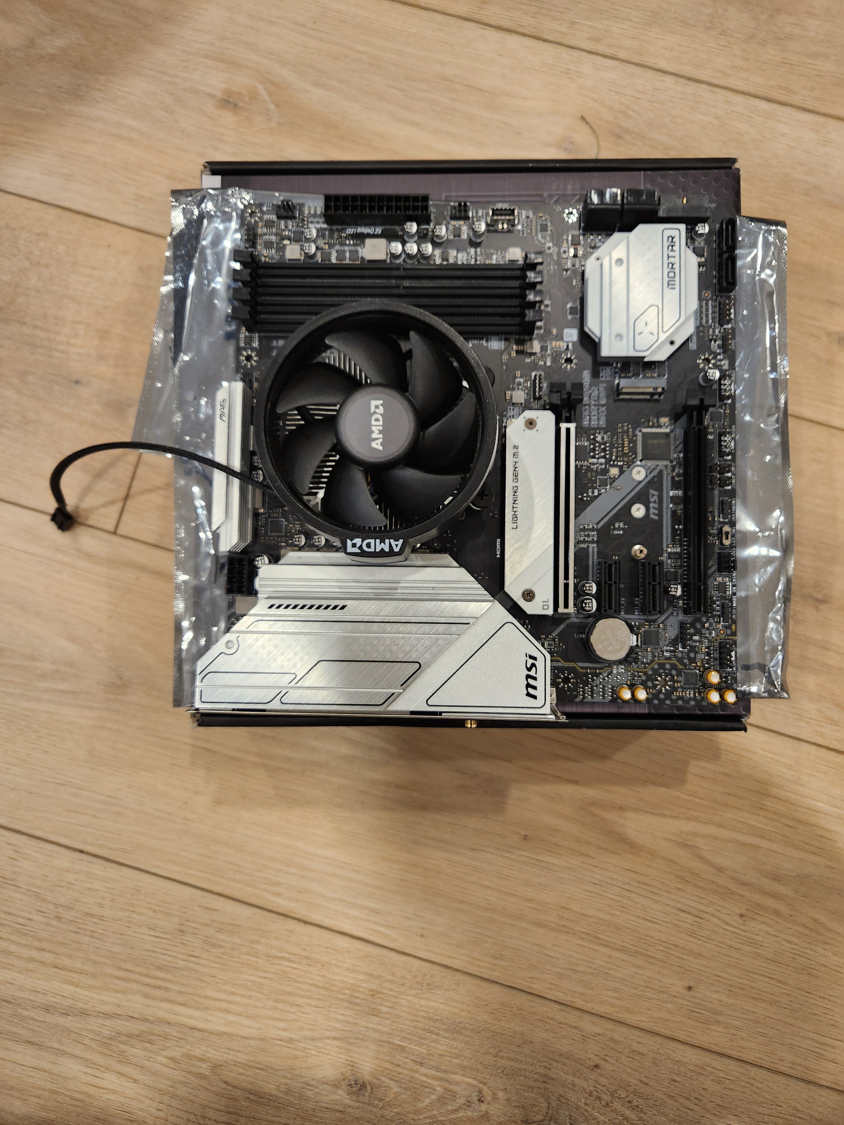 MSI MAG B550-M MORTAR Wi-Fi + AMD Ryzen 5 3600 + Wraith Stealth