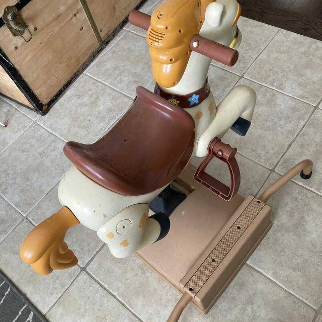 Ride-On Horse Toy / Horse Ride with Base and Sounds