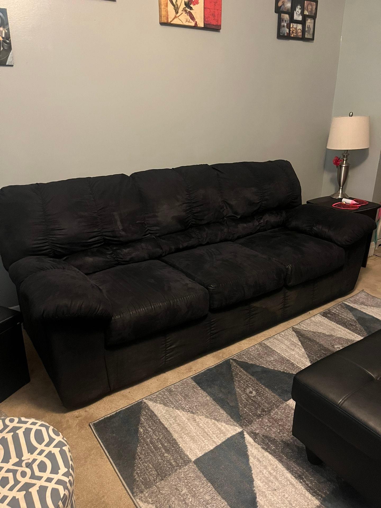 Black 3 Seater Comfortable Sofa - Smoke free home - photo 2