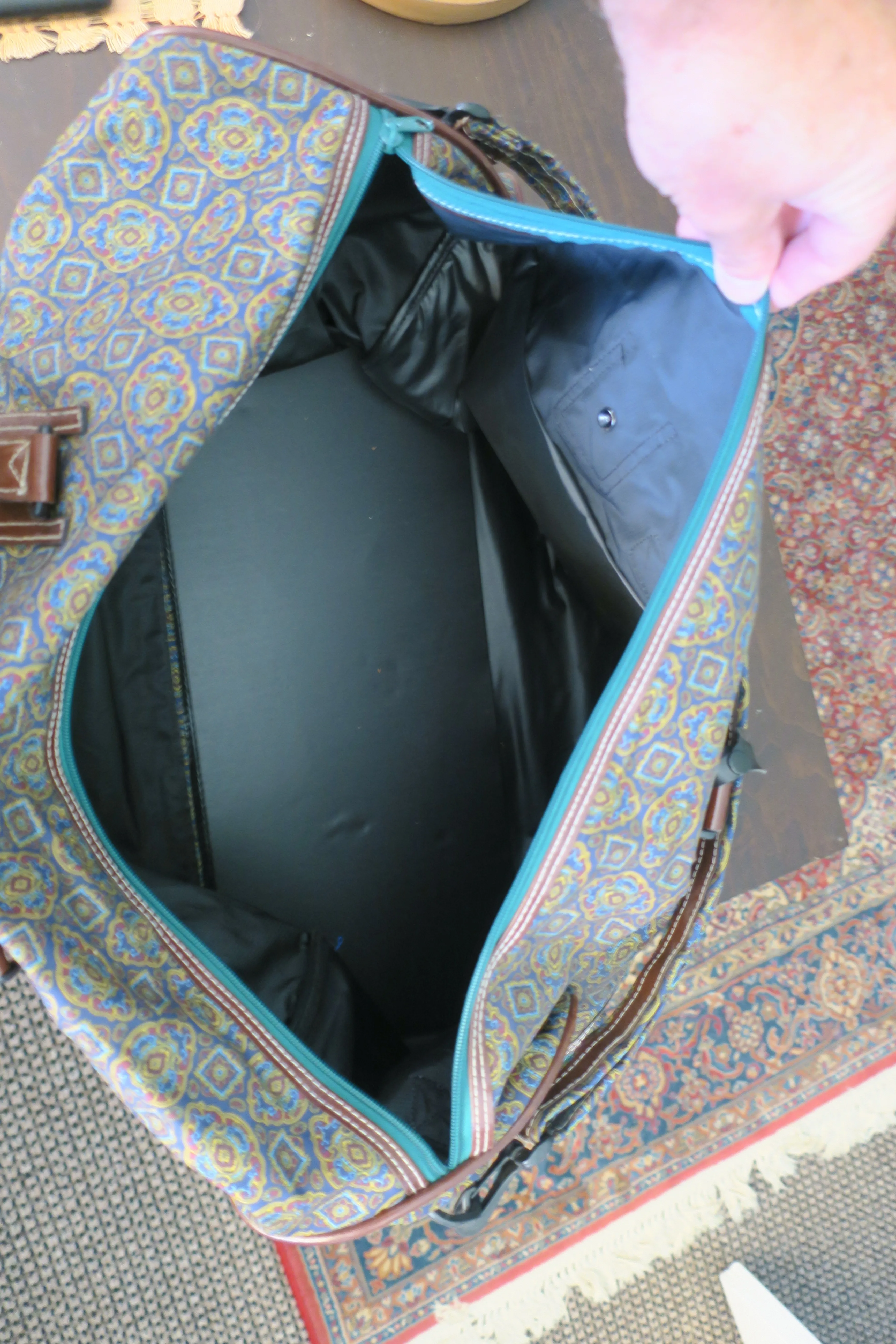 Various Bags Available image indicator(3)