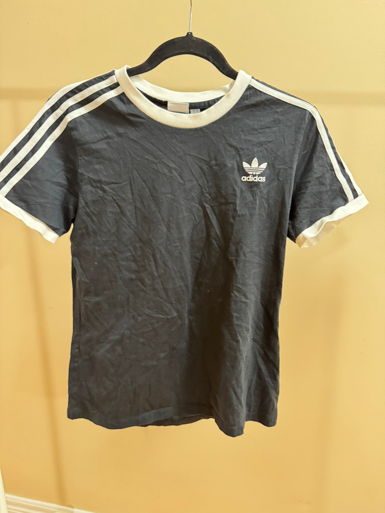 Adidas Black T-Shirt (Size Youth Medium)
