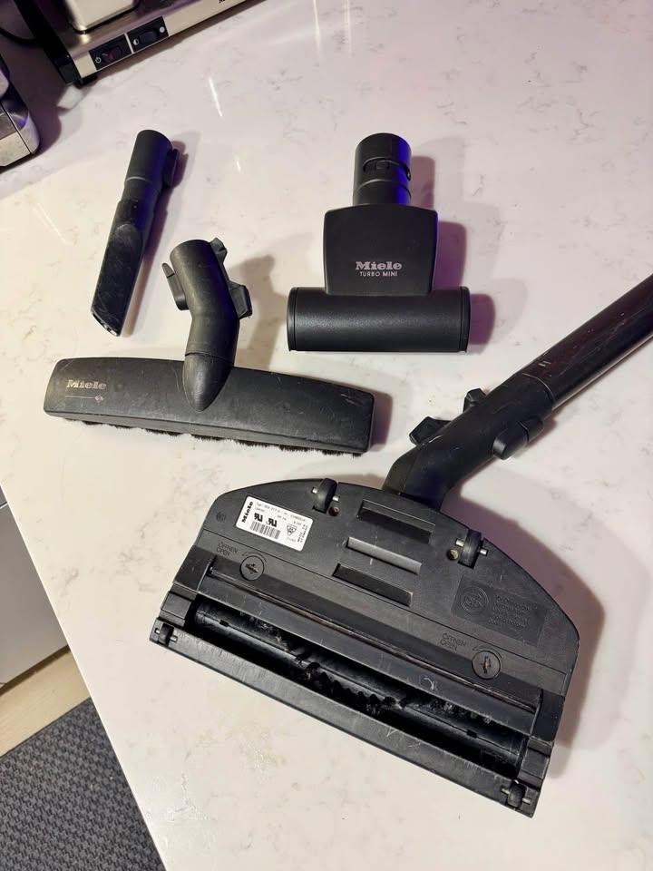 Miele Aluminum S548 vacuum. Great condition! - photo 4