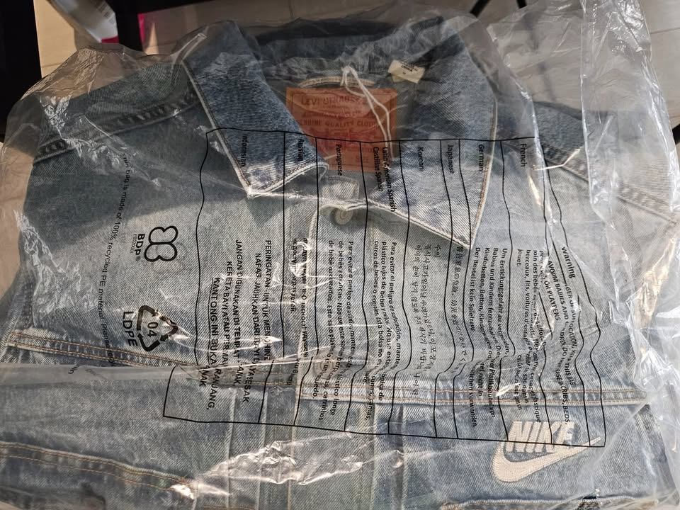 Nike x Levi's denim trucker jacket (size M) - photo 3