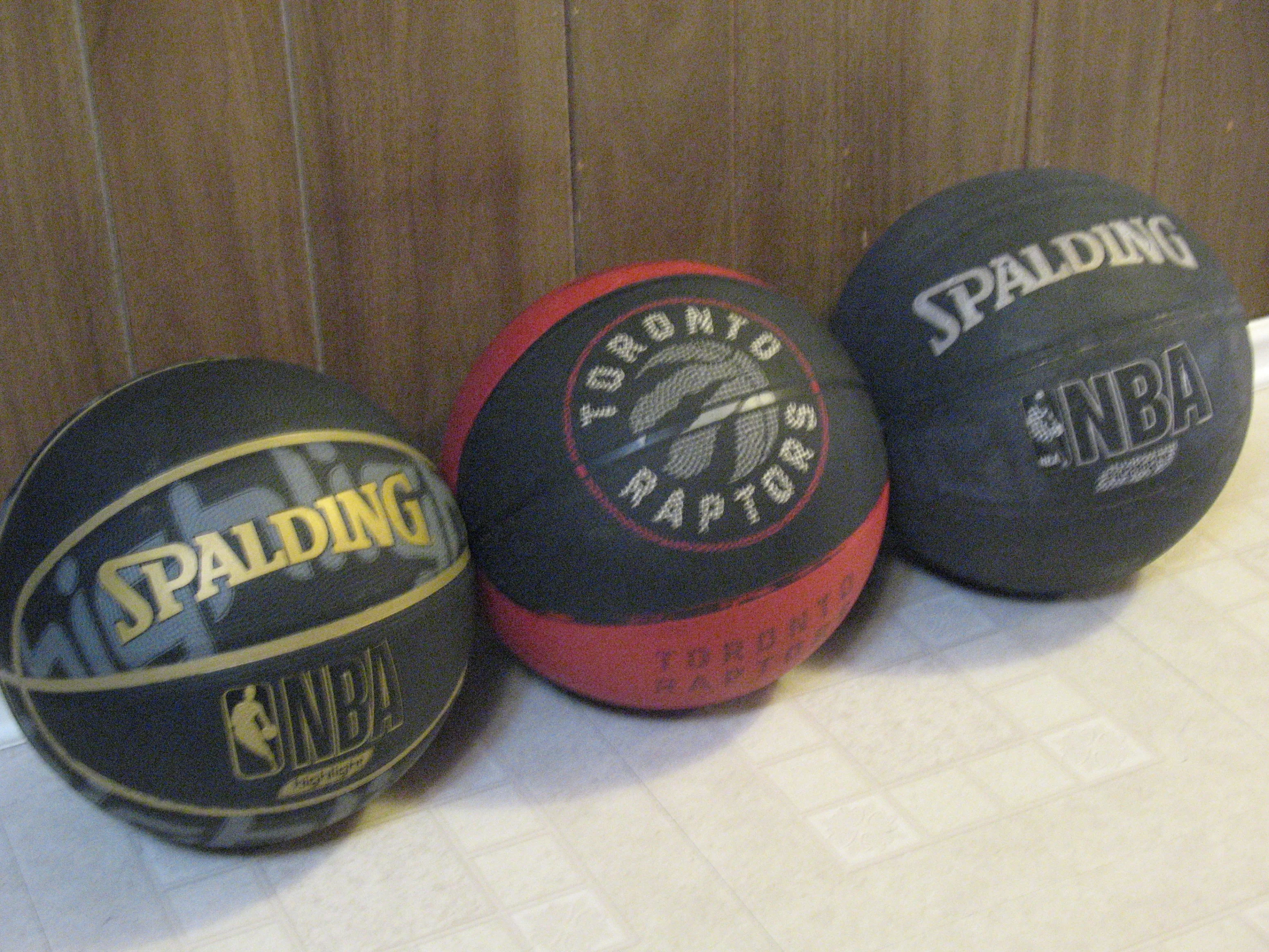 Basketballs and Soccer Balls image indicator(2)