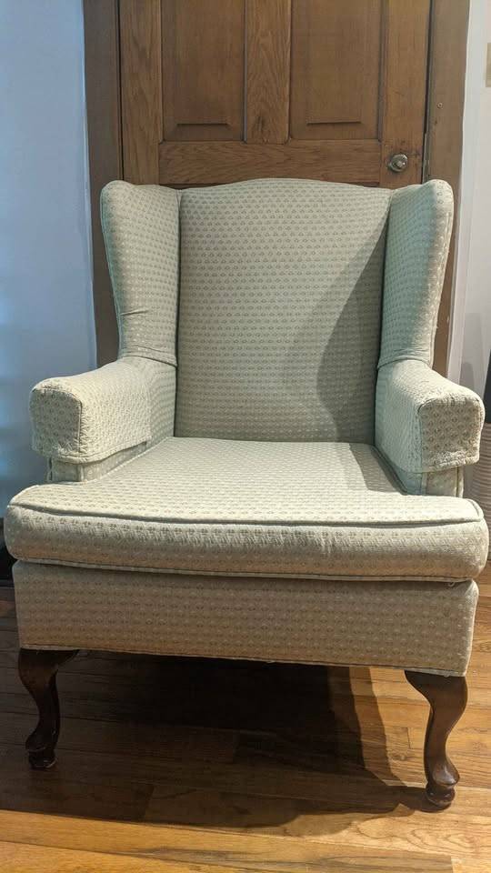 x2 Green Vintage Upholstered Wing Back Chairs - Cherry - photo 2