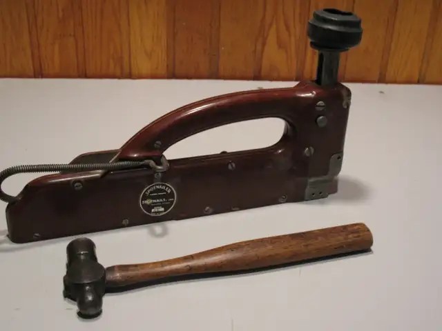 Manual Flooring Stapler, with Mallot - photo 4