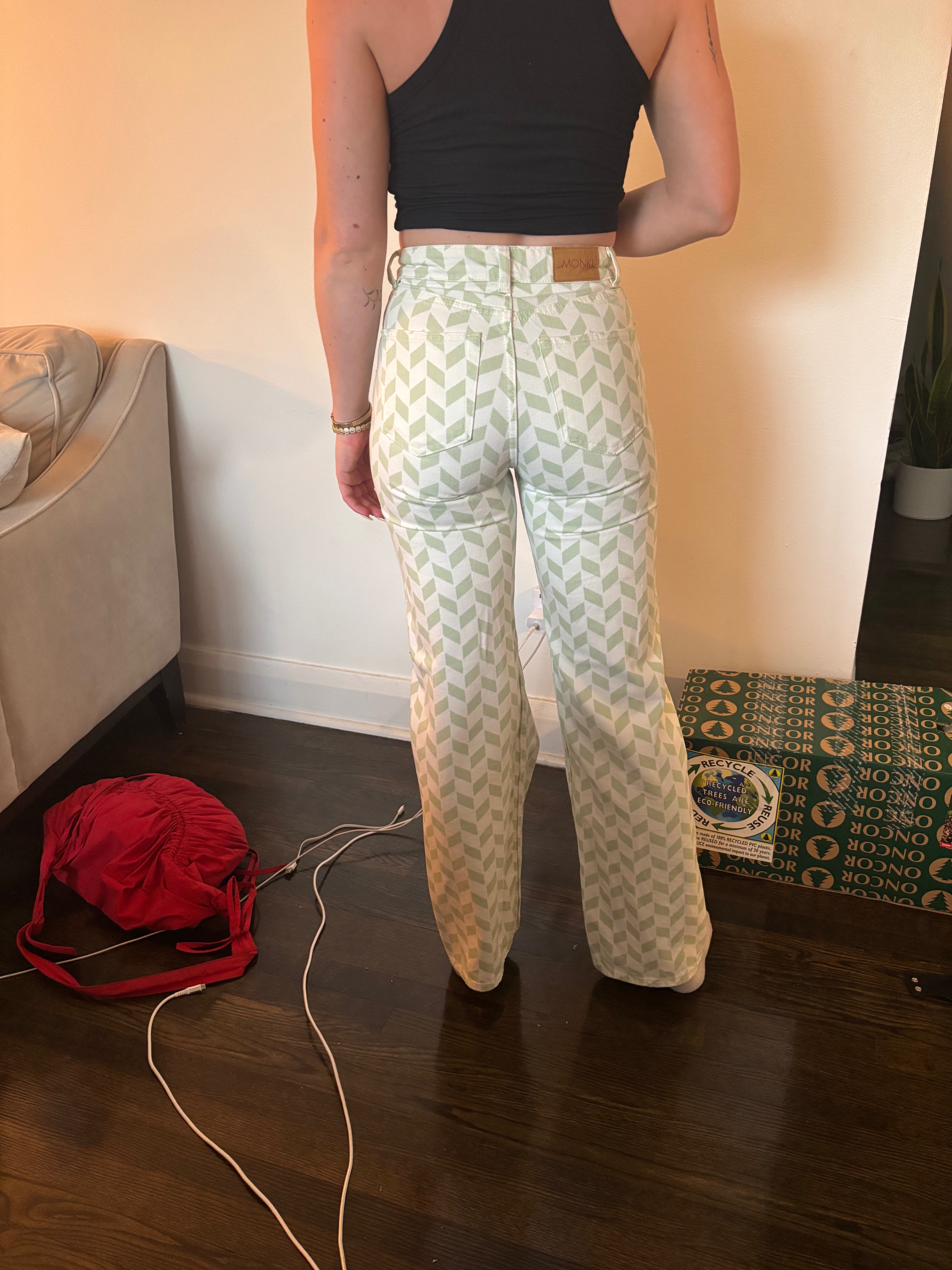 green and white pattern jeans - photo 2