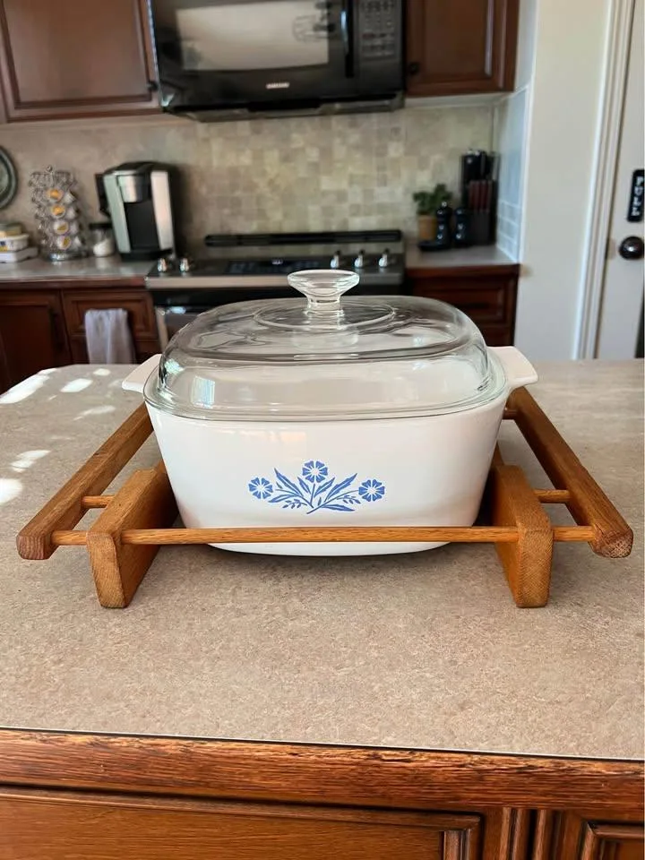 Vintage Corning Ware 5 L Blue Cornflower Casserole Dish thumbnail