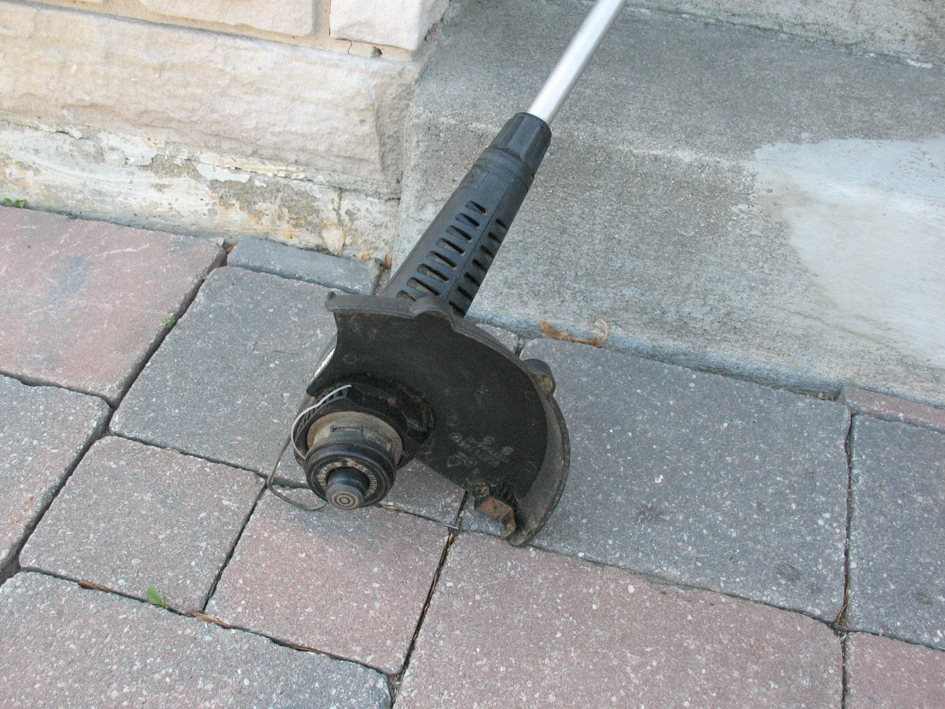 Black and Decker Corded Grass Trimmer image indicator(8)