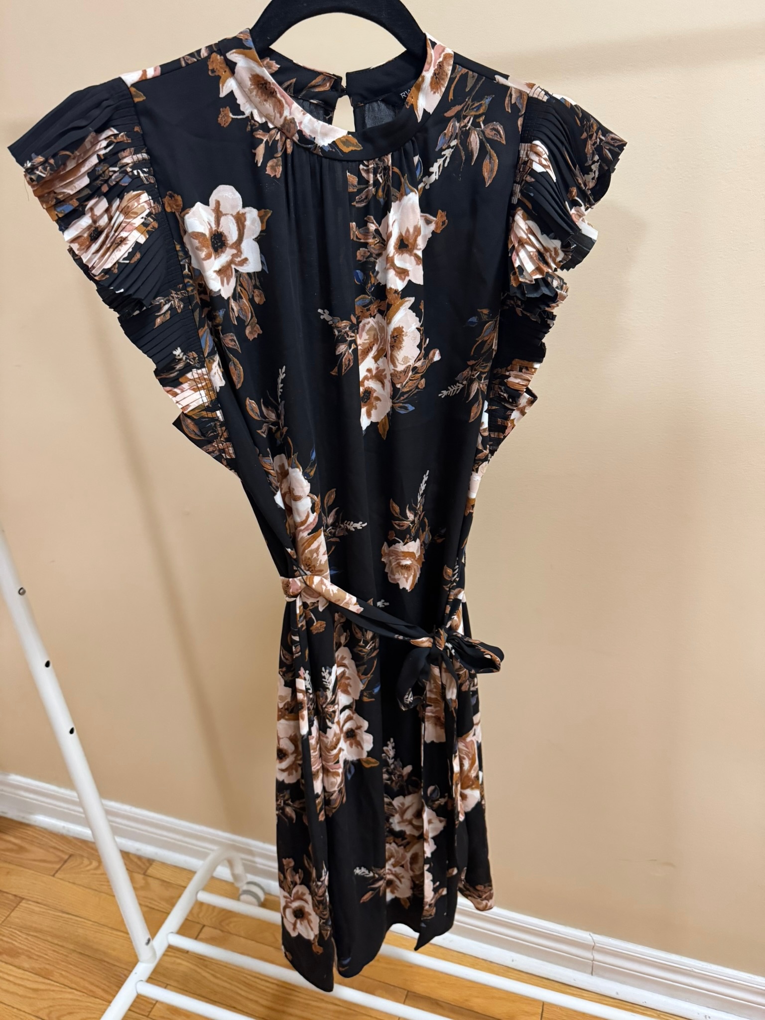 RW&CO, Floral Midi Dress - Size M - photo 5