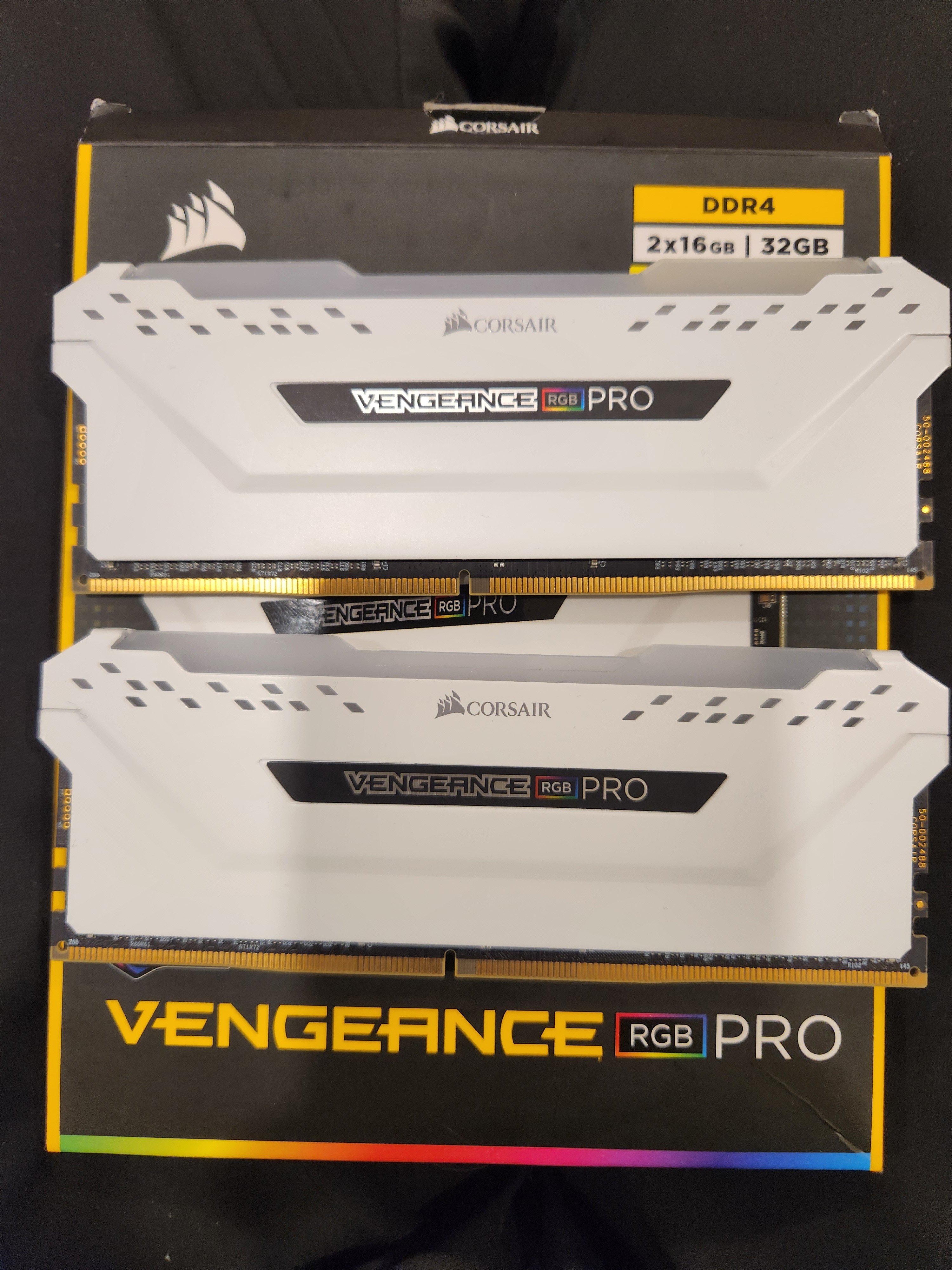 2 x 16 GB 3200 MHz Corsair Vengeance RGB PRO DDR4 32GB WHT