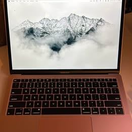 MacBook Air 13" Retina – Mint Condition + Accessories!