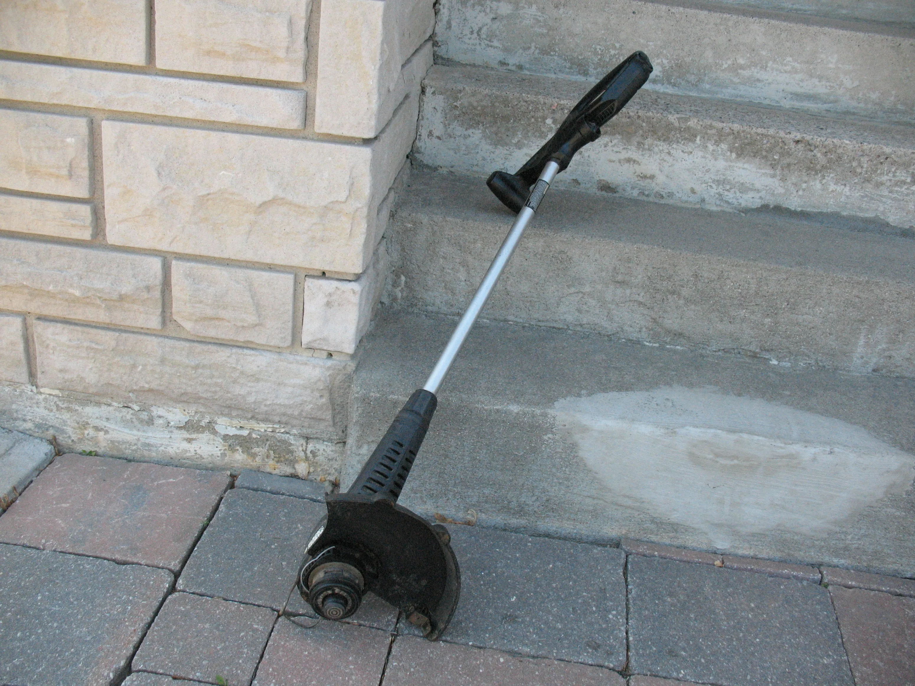 Black and Decker Corded Grass Trimmer image indicator(9)