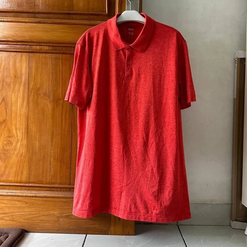 Uniqlo AIRism Red Polo Shirt (Fits M, Tag XL) thumbnail