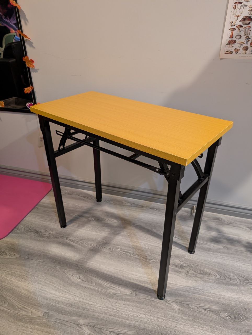 Small folding coffee table/computer desk - excellent condition - photo 2