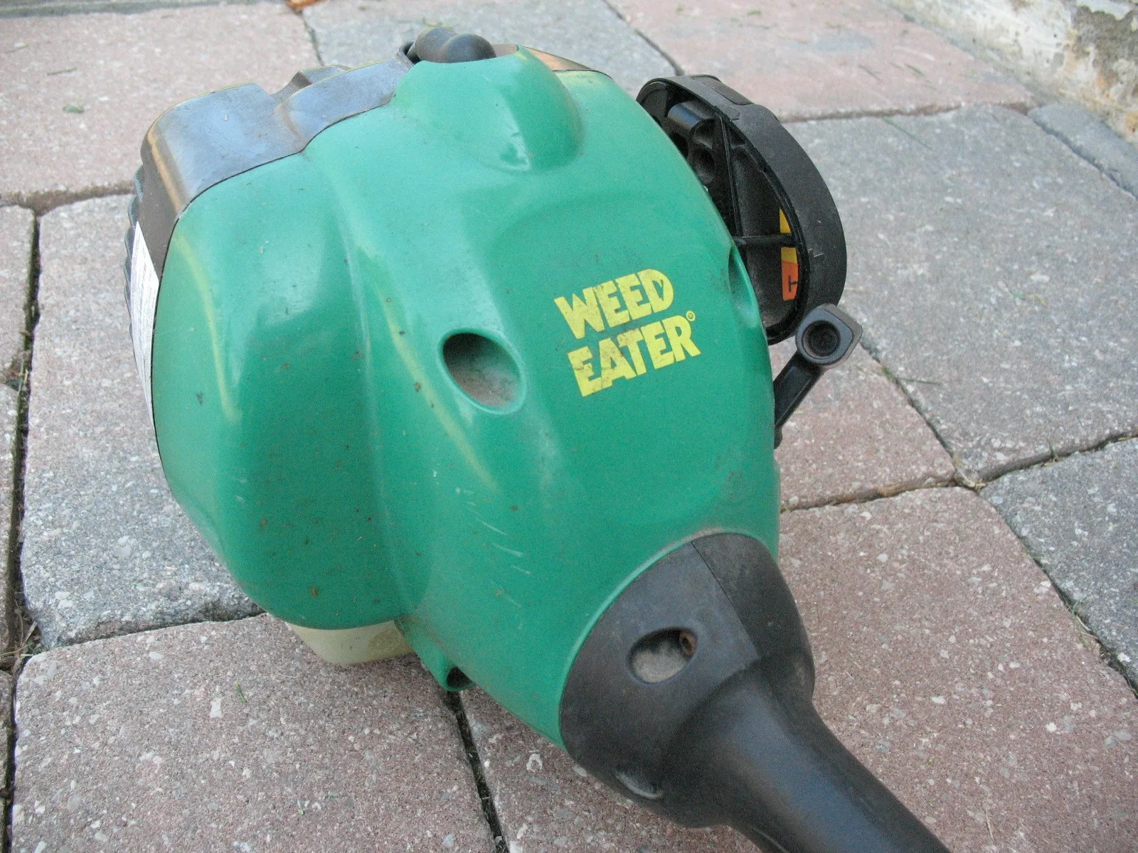 Weed Eater Gas Powered String Grass Trimmer image indicator(3)