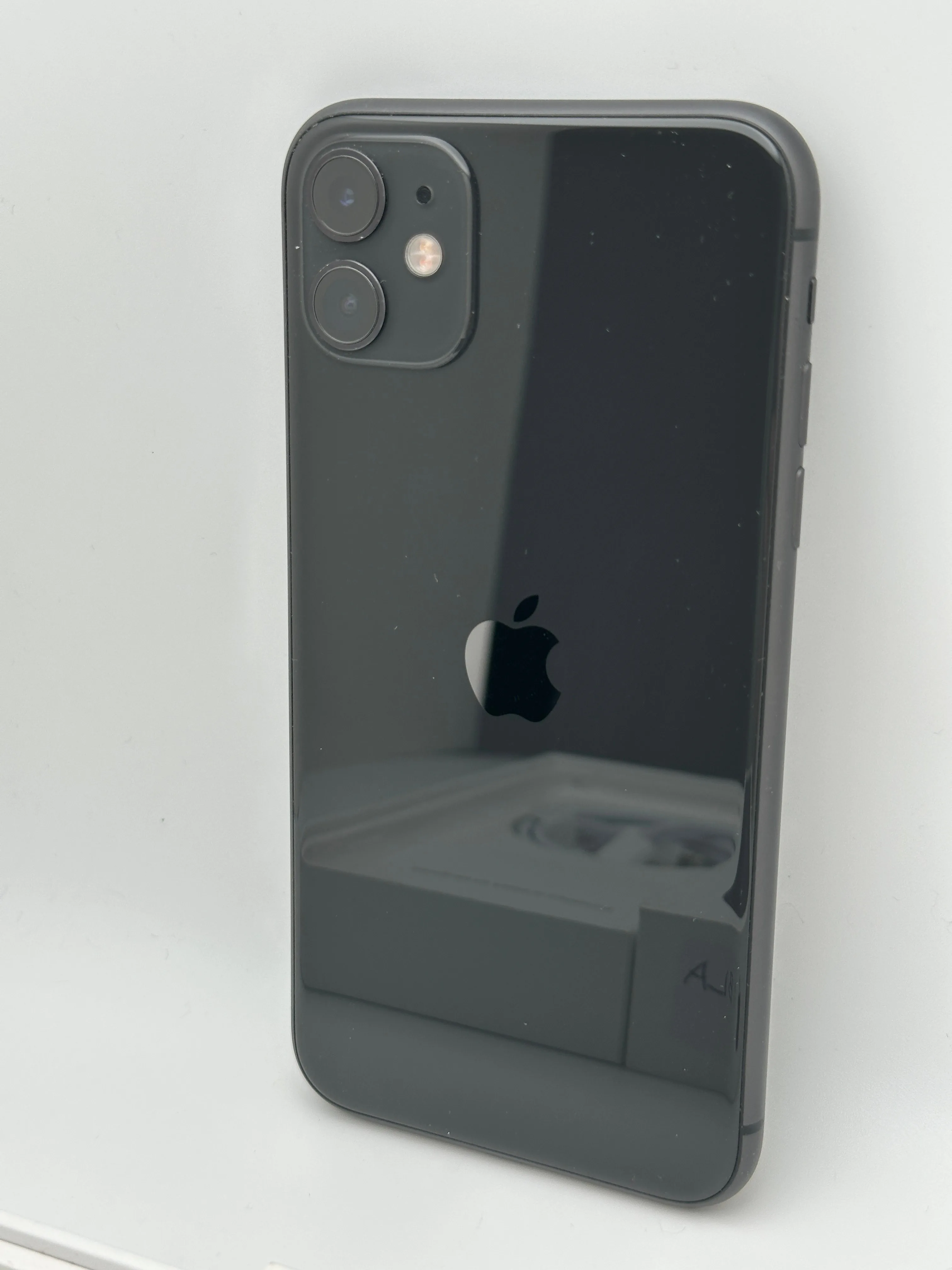Apple iPhone 11 Unlocked Like New thumbnail