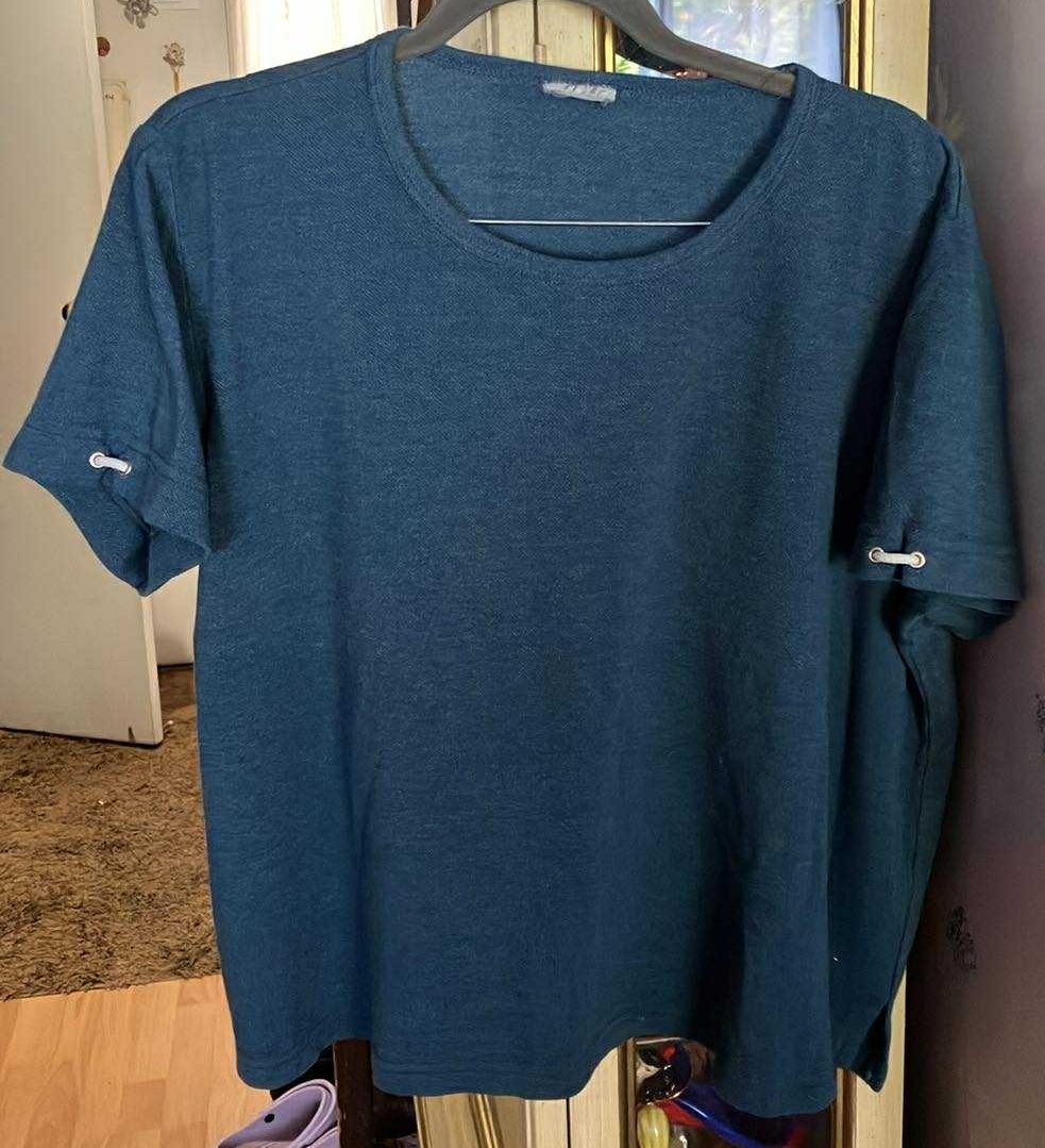 Women Blue Top with Short Sleeves - Size 1X