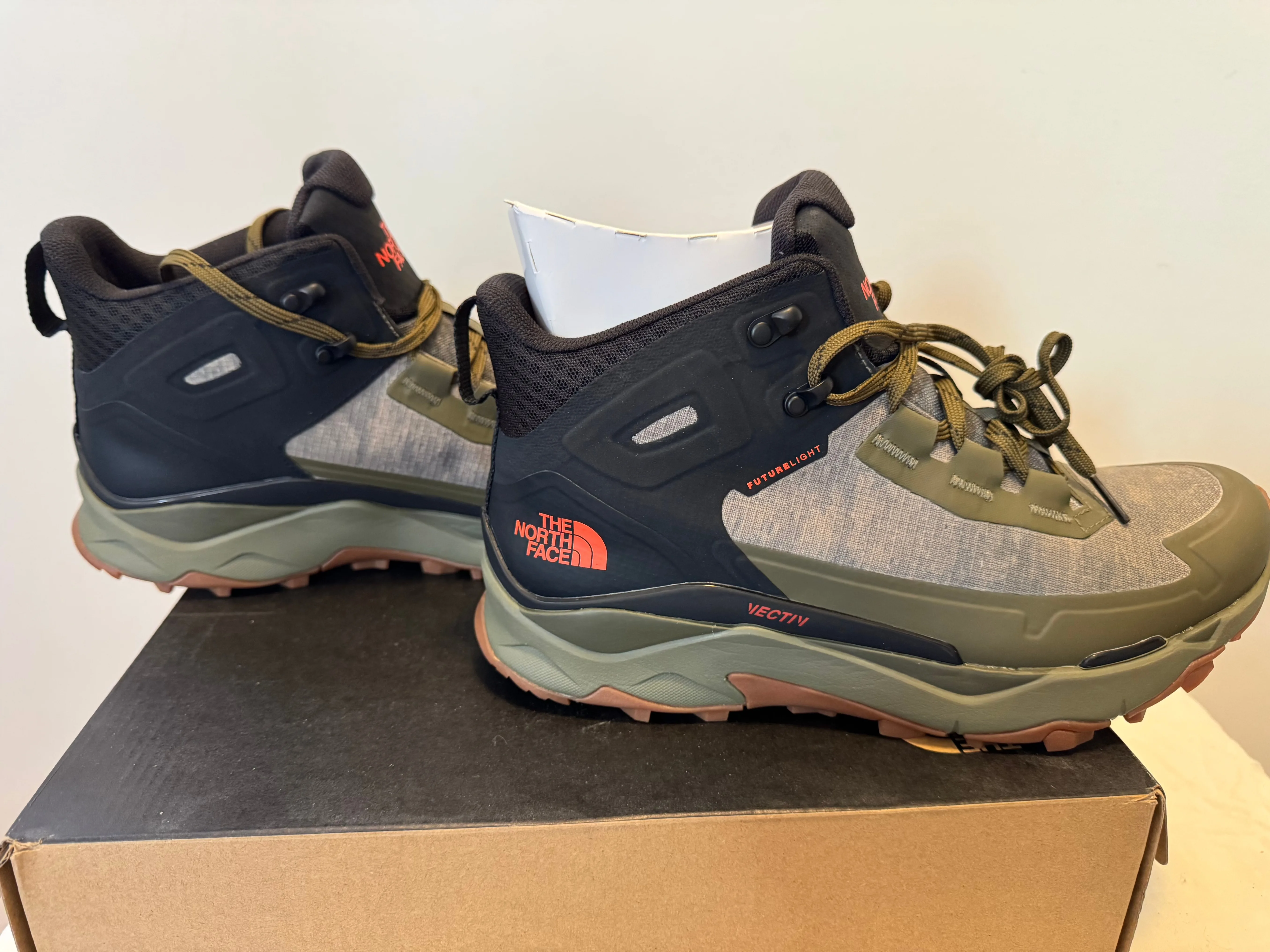 (BNIB) Northface men’s Vectiv Futurelight mid hiking boot (9.5) image indicator(4)