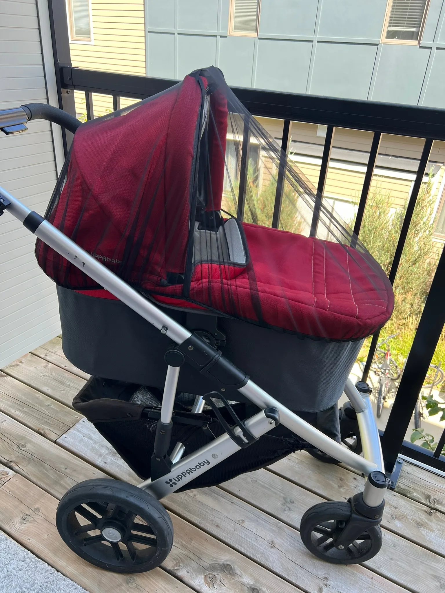 UPPAbaby Vista Stroller + Red Bassinet Set with Accessories image indicator(7)