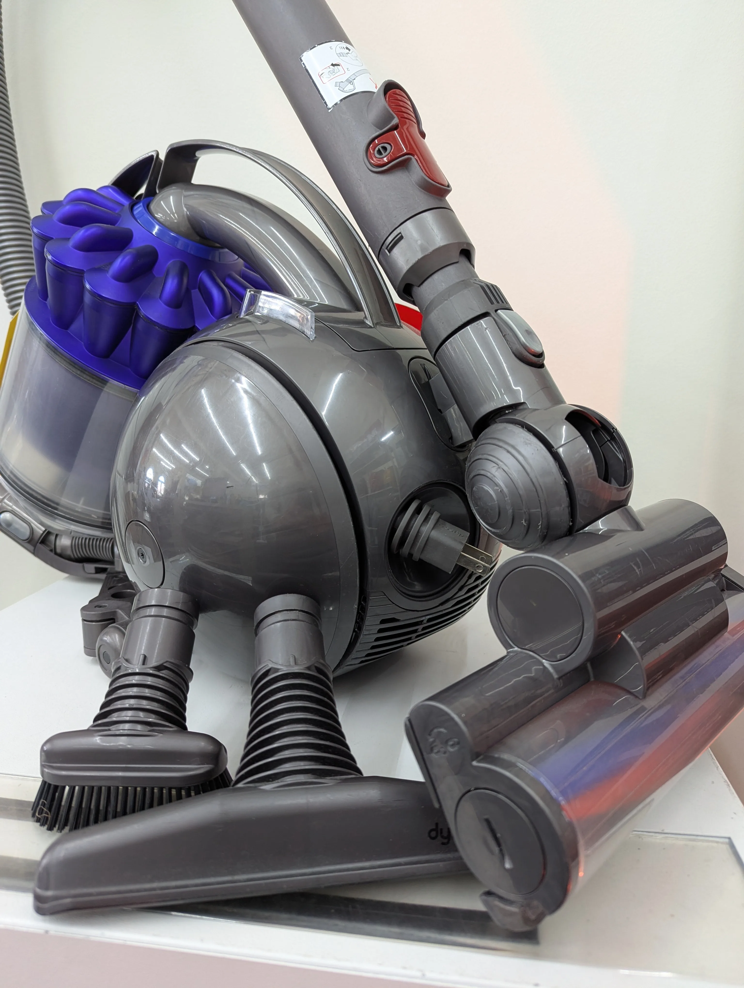 Dyson DC78 Turbinehead Canister Vacuum – Powerful & Easy to Use image indicator(2)