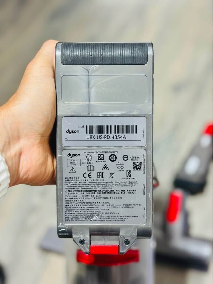 Dyson V11 Torque Drive & accessories! - photo 2