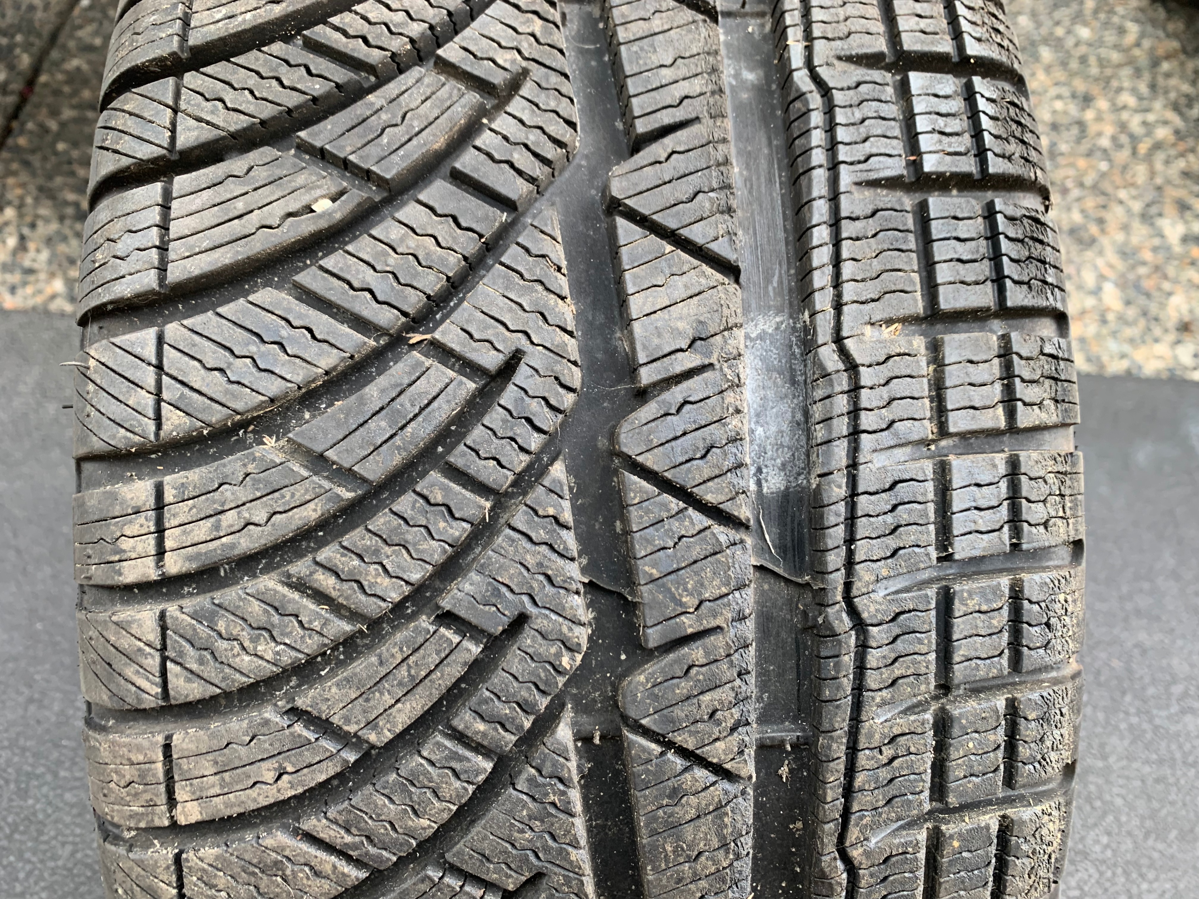 1 X single 225/40/18 Michelin Pilot Alpin PA4 with 95% tread - photo 2
