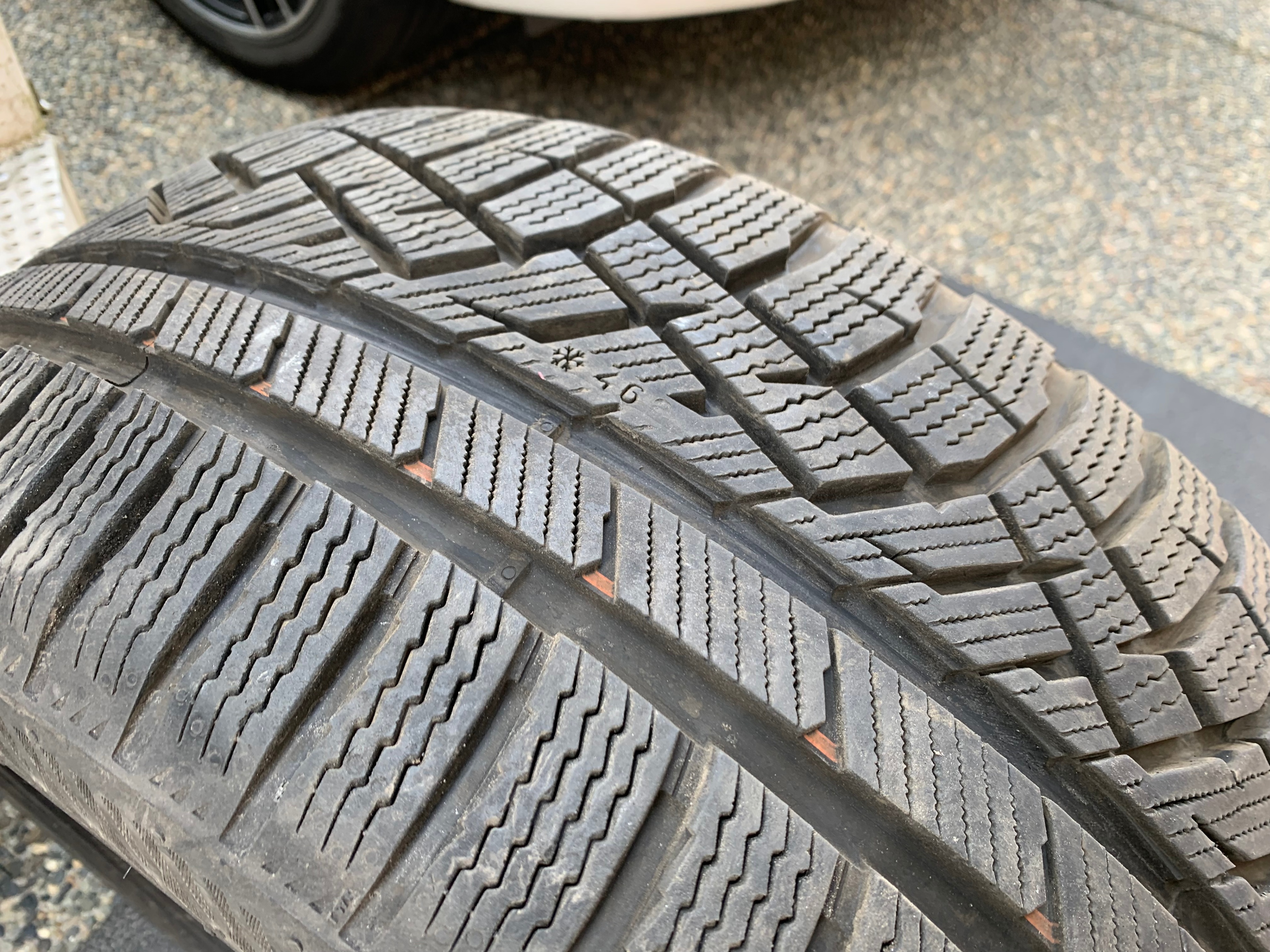 1 X single 235/45/18 98V M+S Nokian Remedy WRG5 with 95% tread - photo 4