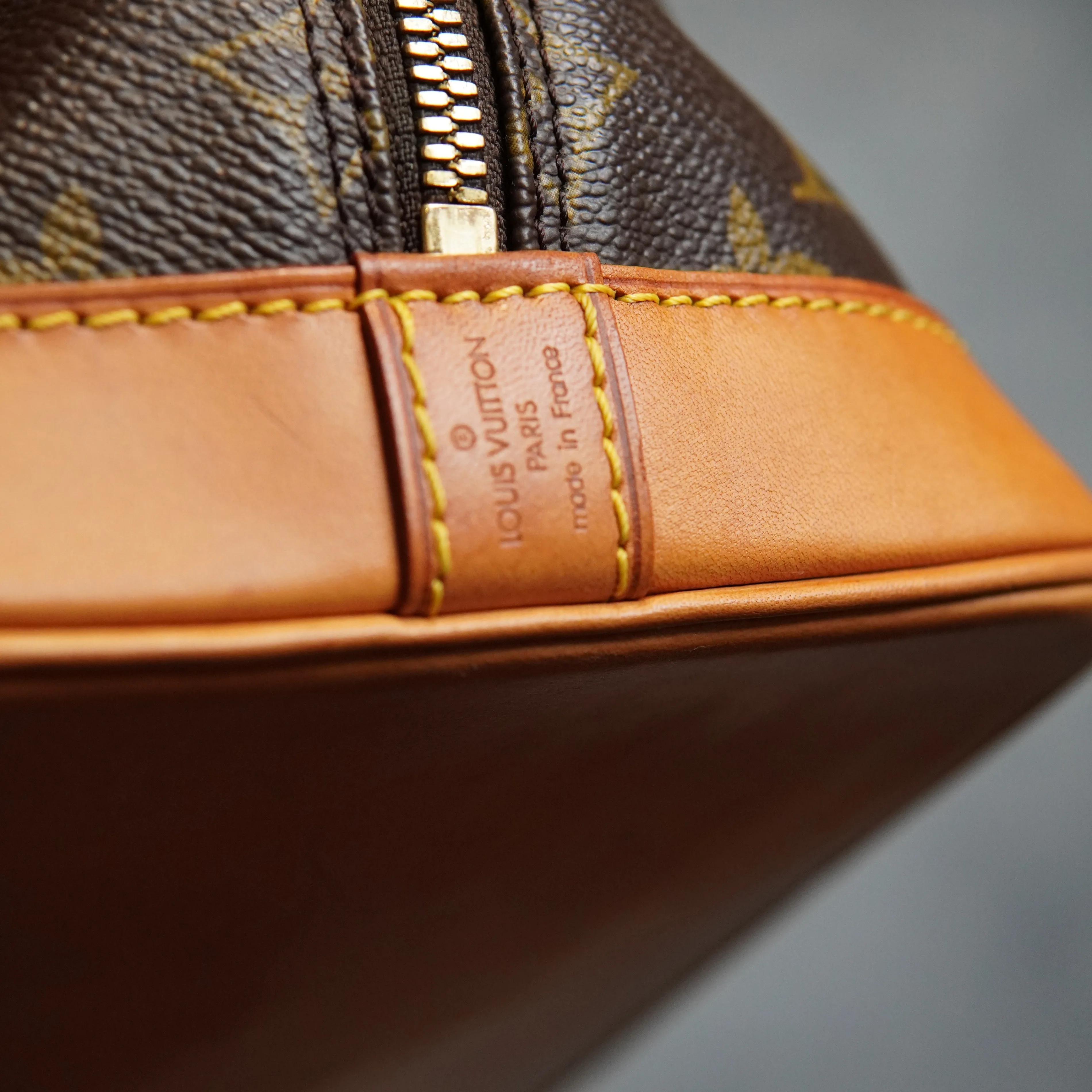 Louis Vuitton Monogram Alma Handbag image indicator(5)