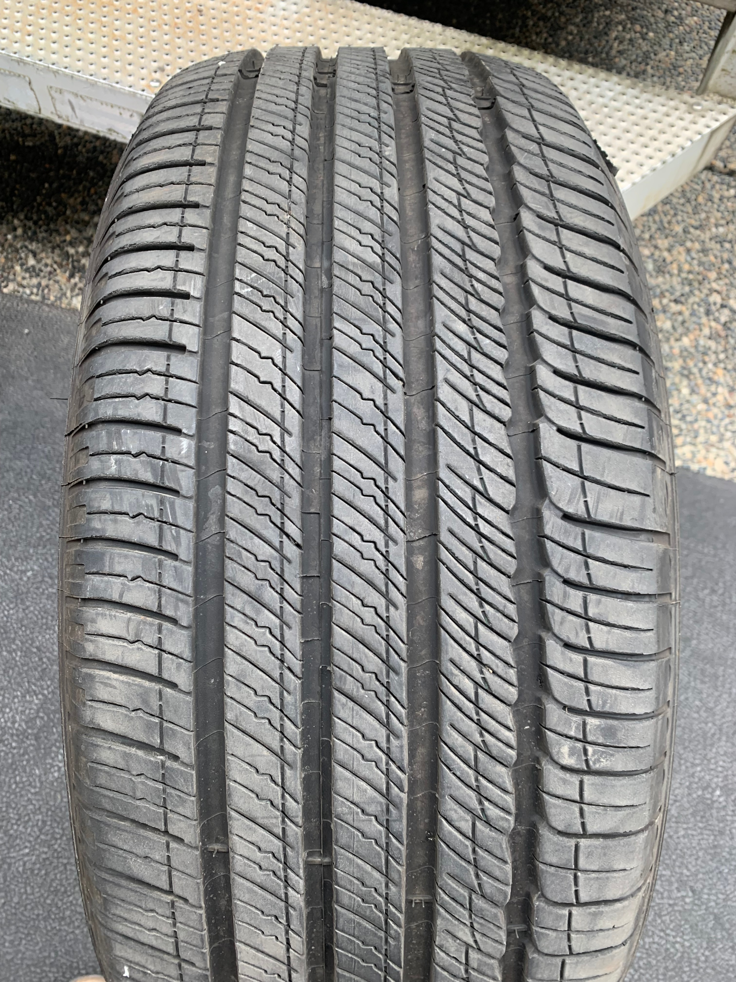1 x single 275/50/20 Michelin Primacy Tour A/S with 90% tread