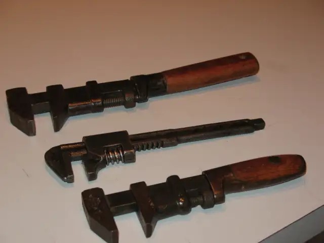 3 Vintage Adjustable Pipe Wrenches - photo 4