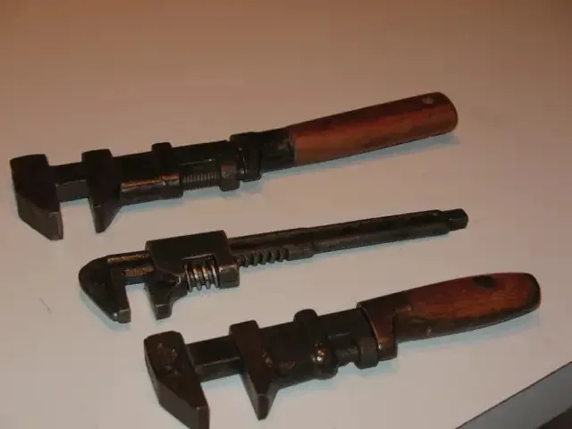 3 Vintage Adjustable Pipe Wrenches image indicator(4)