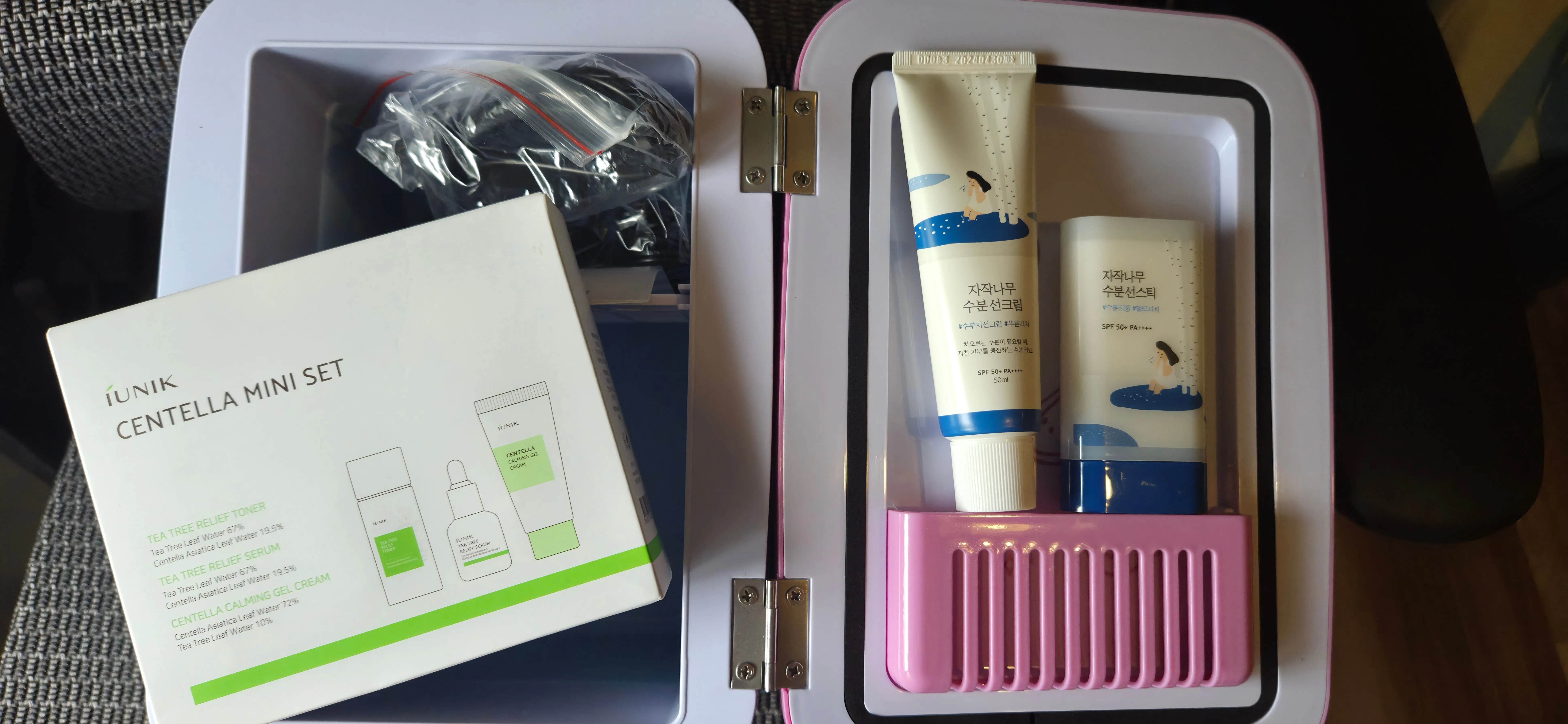 FREE products with Makeup Fridge purchase image indicator(2)