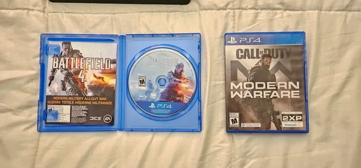 (Like New) PS4 Slim 1TB Console + Controller + MW19 + BFV image indicator(3)