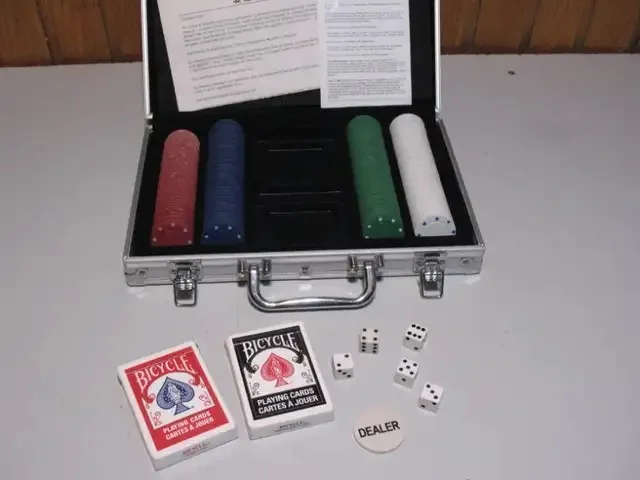 BICYCLE 200 plus Pieces Poker Set, LIKE NEW image indicator(7)