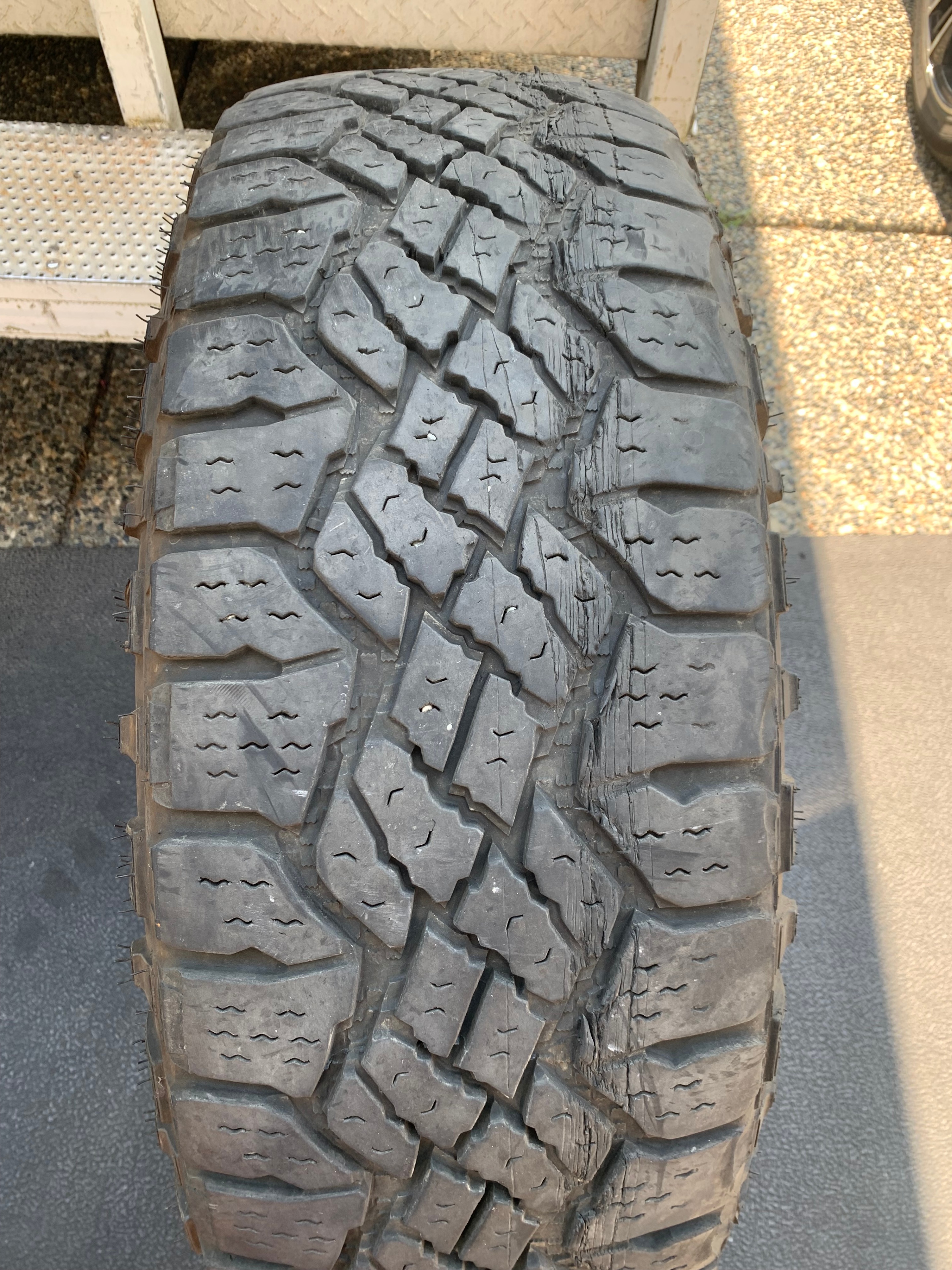 1 X single 275/60/20 Goodyear Wrangler Duratrac with 40% tread