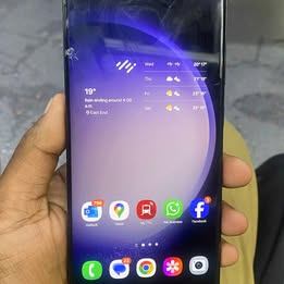 Samsung Galaxy S23 Ultra 512GB small crack