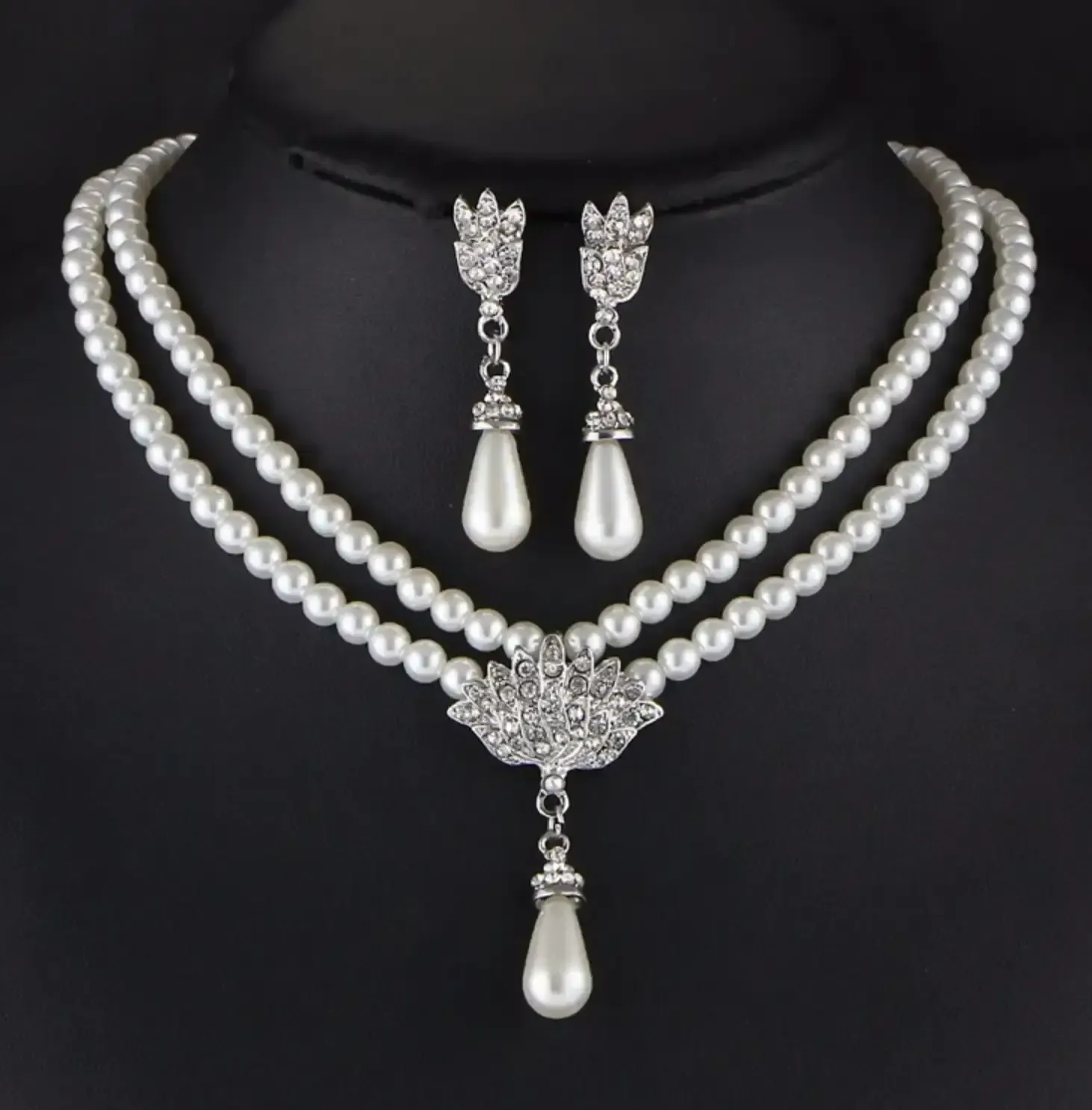 Pearl Jewelry Set with Drop Pendant thumbnail