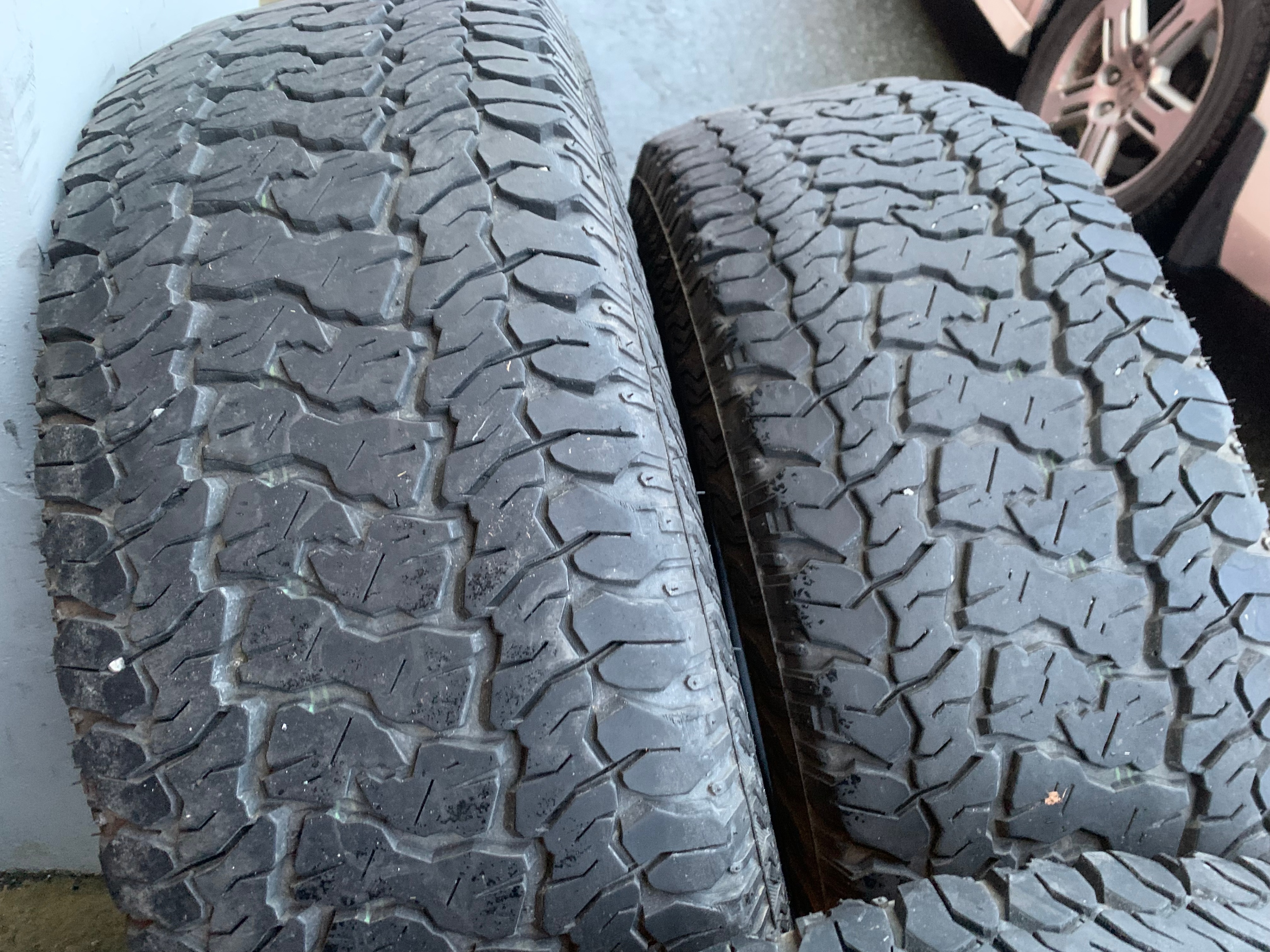 SET of 265/70/17 M+S 113T Kumho Road Venture AT51 with 50% tread - photo 4