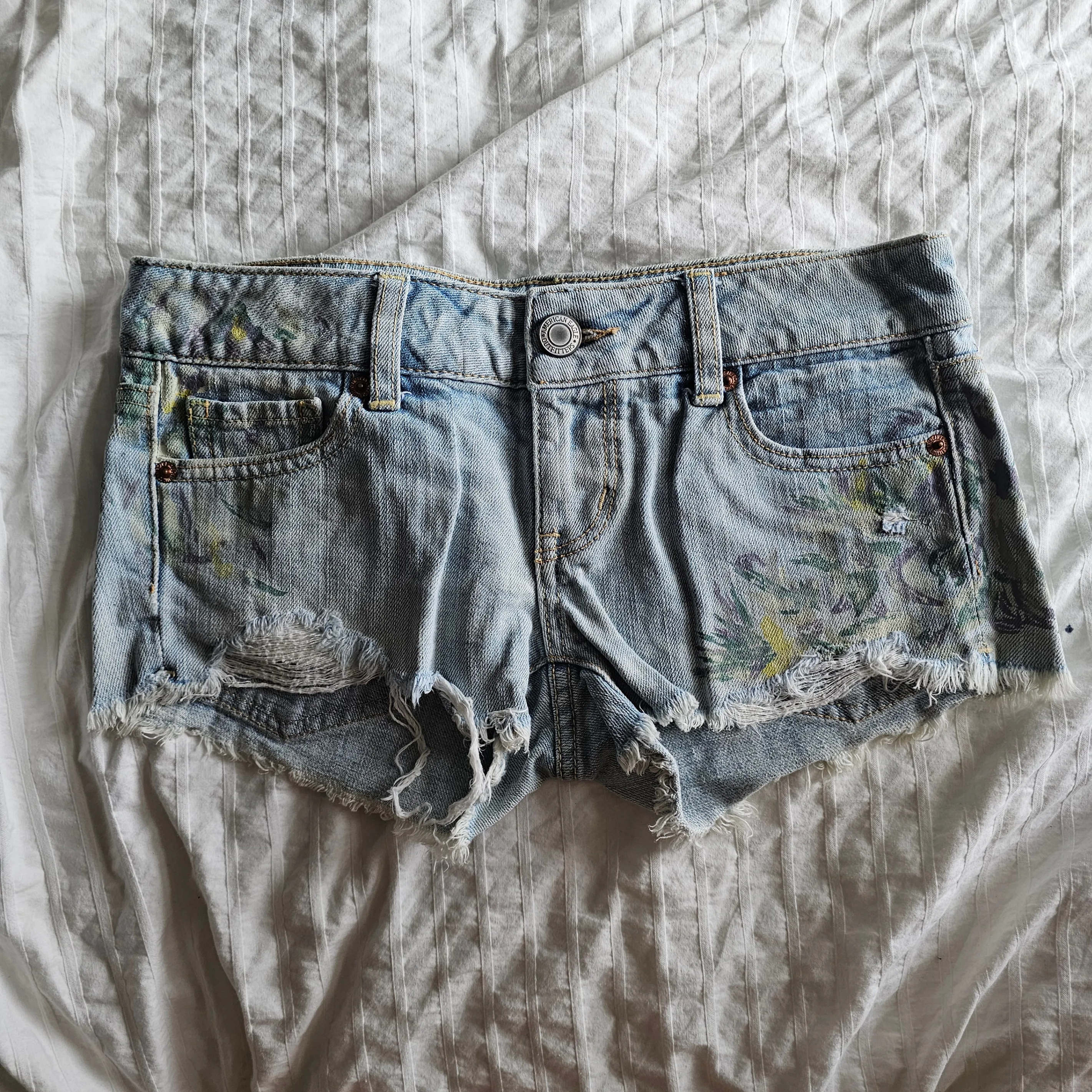 American Eagle Distress Jean Shorts - 2011 - Light Wash - Sz 00 thumbnail