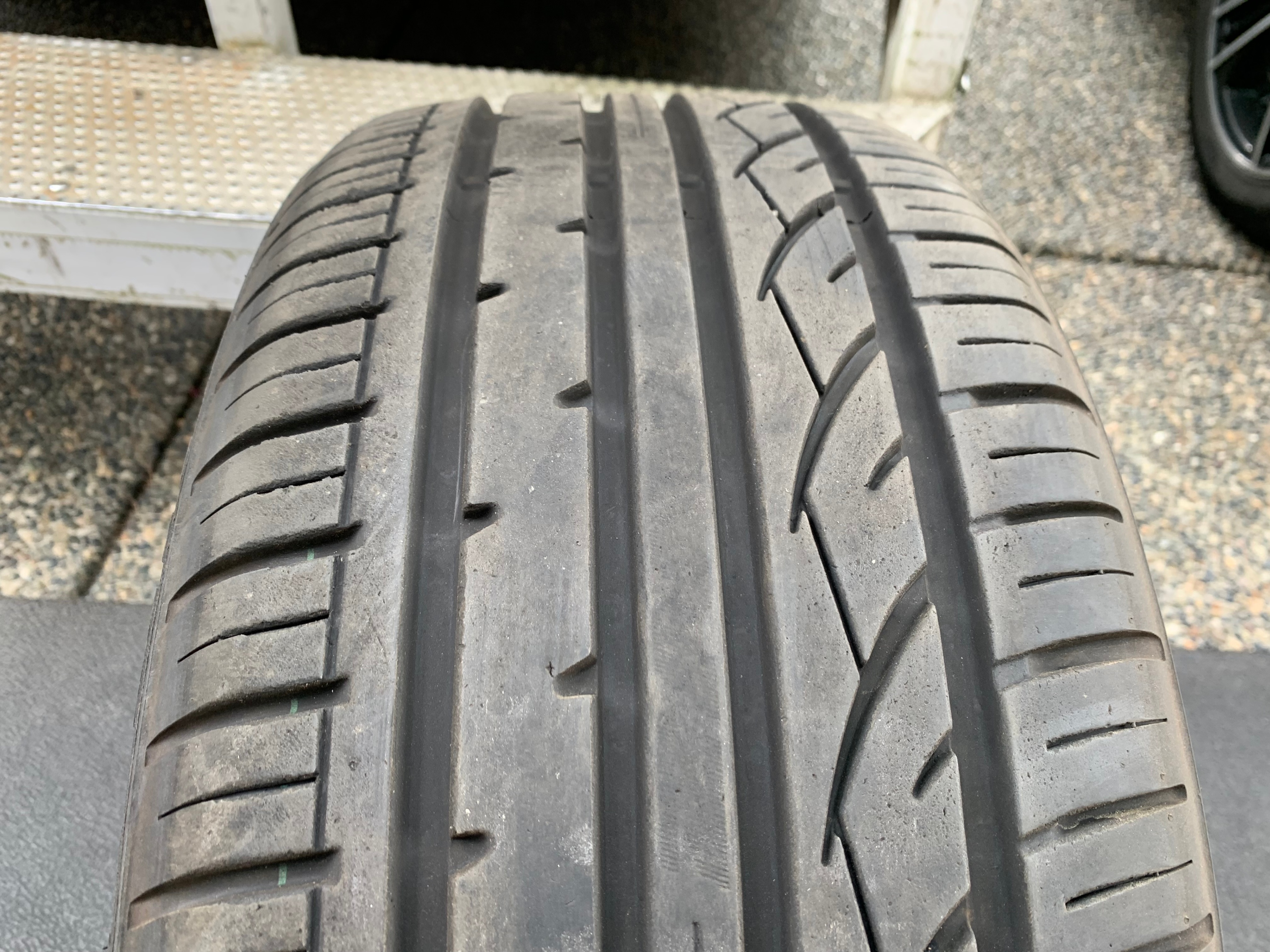 PAIR of235/45/18 98V Rydanz Roadster R02 with tread like new - photo 3