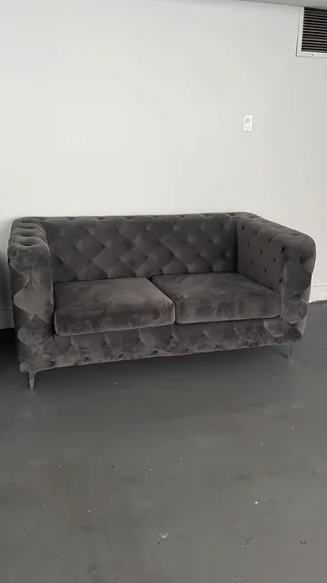 Grey tufted love seat thumbnail