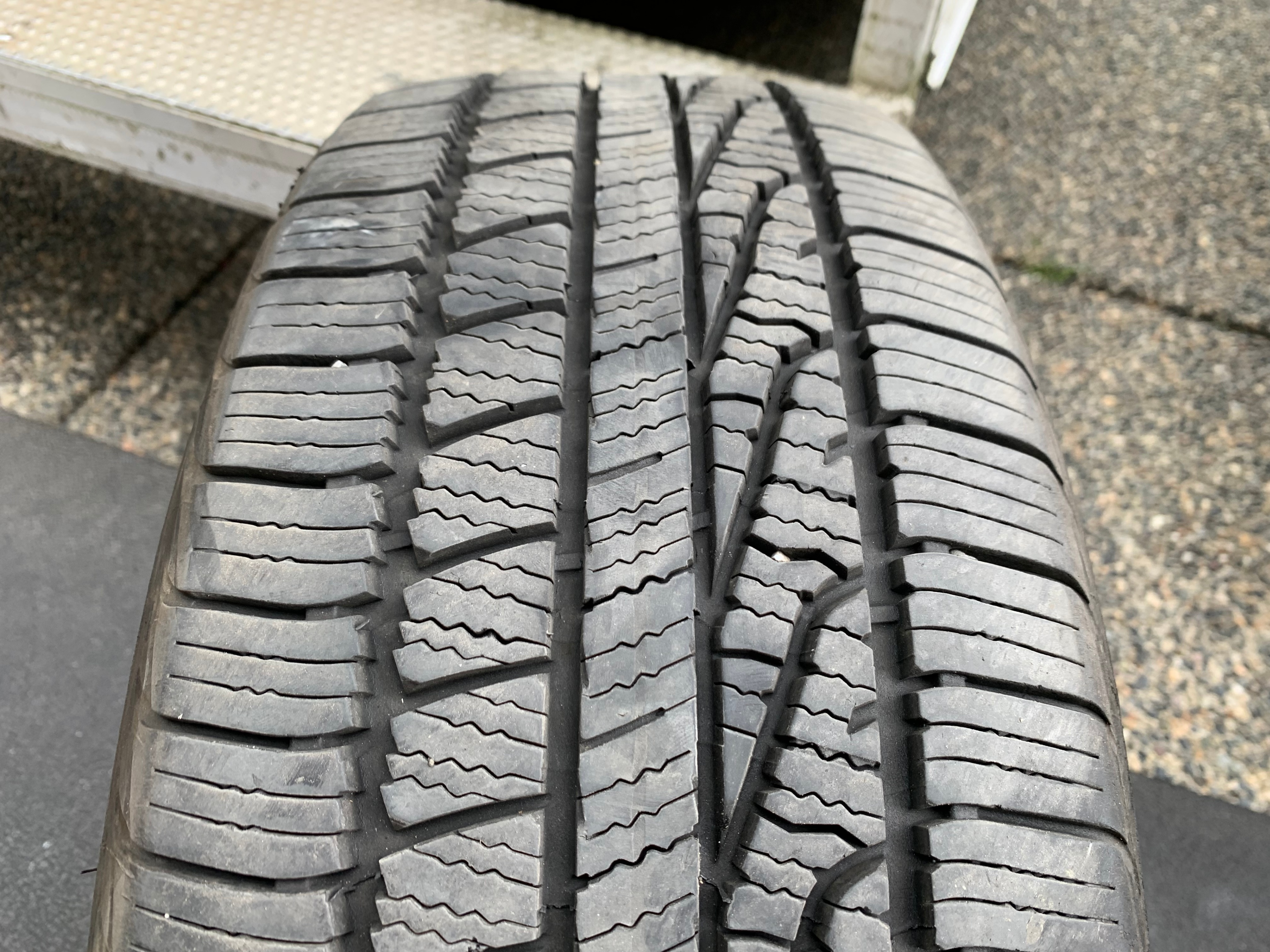 1 X single 215/55/17 Goodyear assurance weatherready 75% tread - photo 3