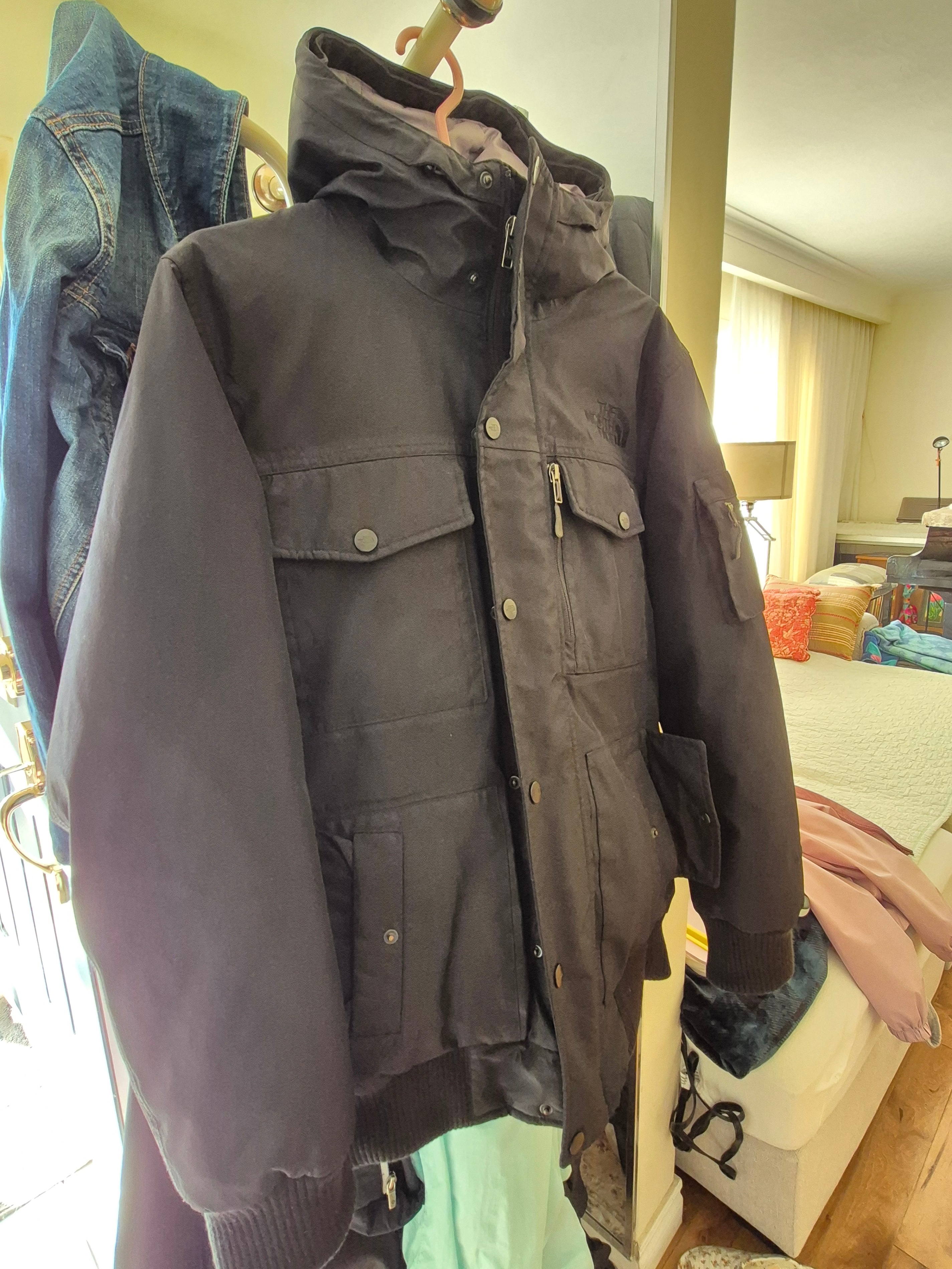 North Face Men's Winter Jacket (Small Size) - photo 4