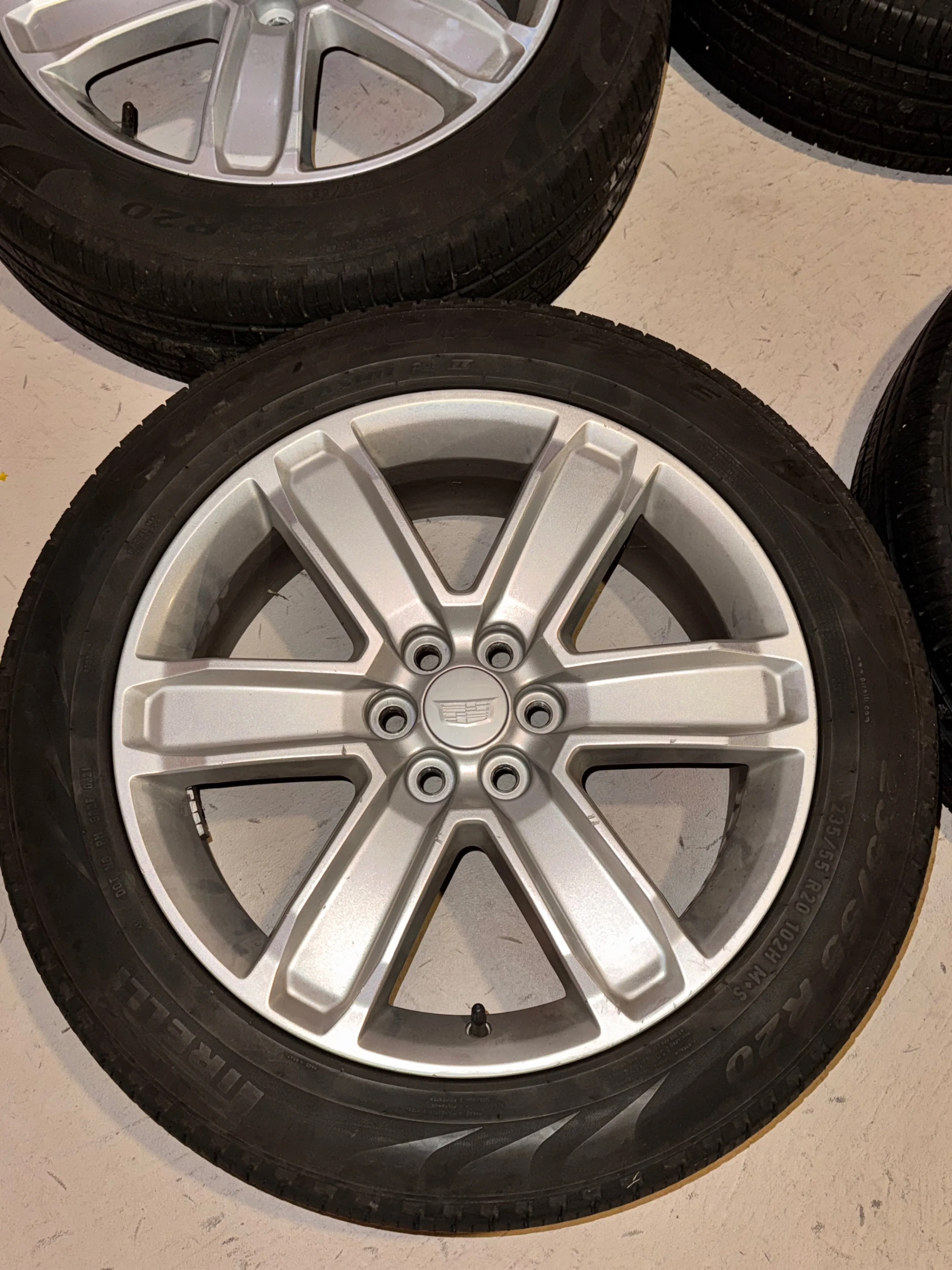 20 inch rims + Pirelli Tires image indicator(2)