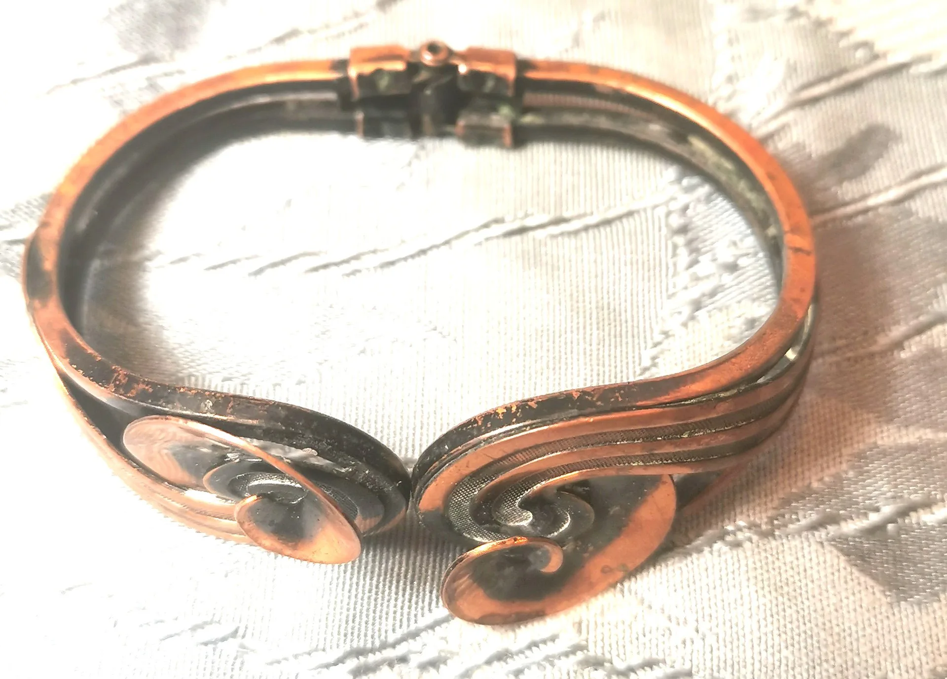 Vintage Copper Hinged Clamper Bracelet Style Cuff Medium image indicator(9)