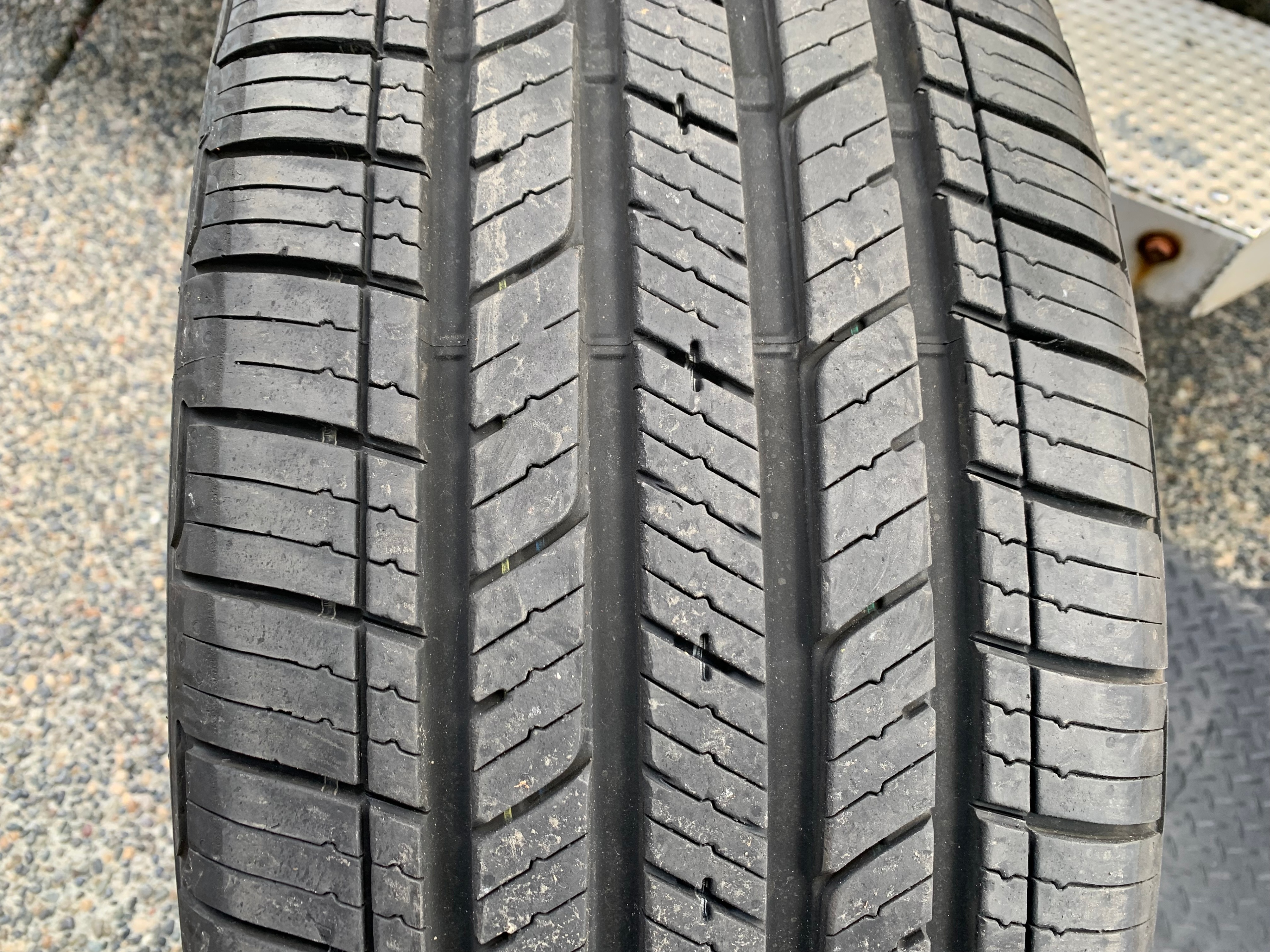 1 X single 235/55/19 M+S Bridgestone alenza Sport A/S 90% tread - photo 2
