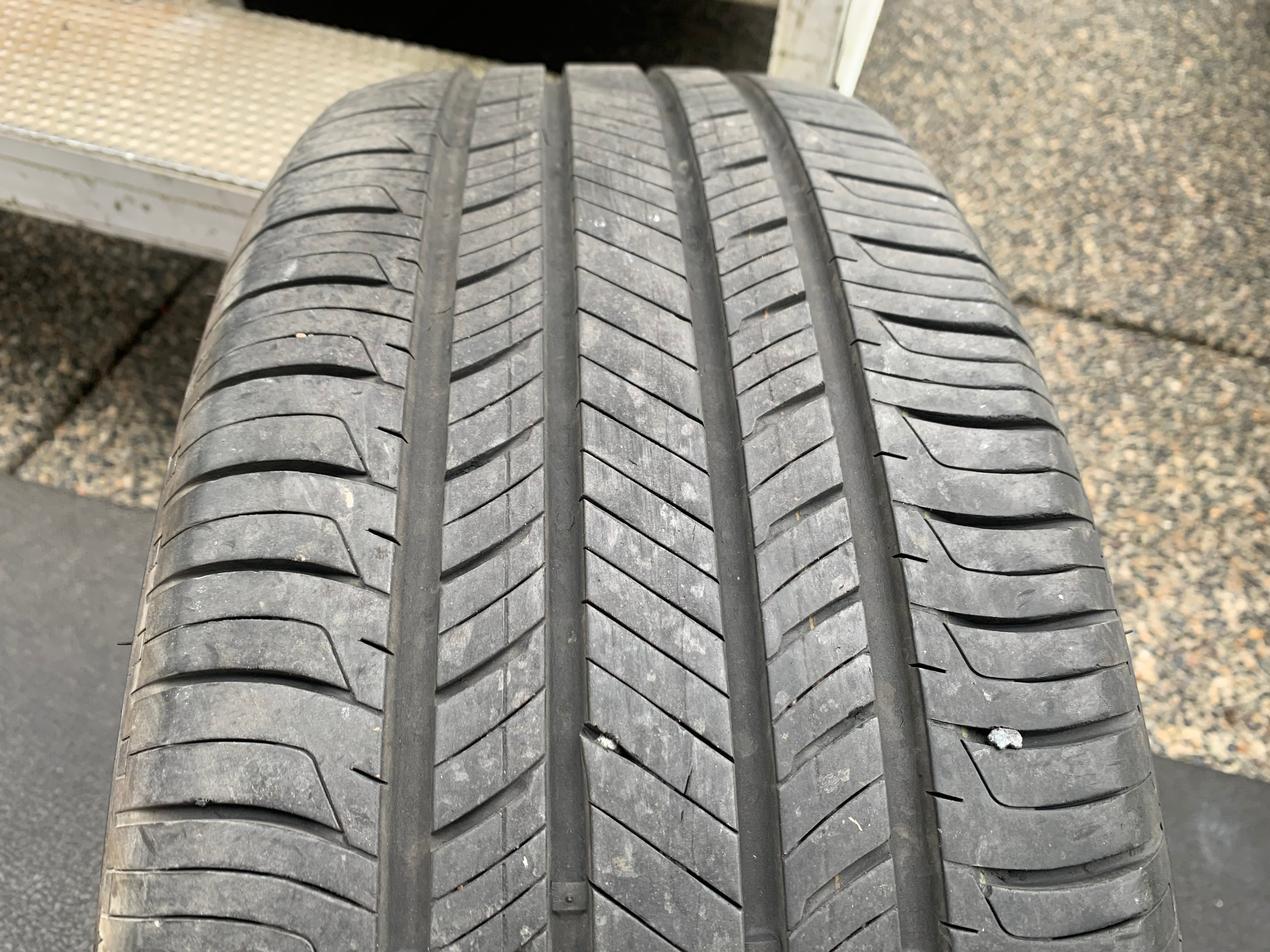 1 X single 225/55/18 98H M+S Hankook Kinergy GT with 85% tread - photo 3